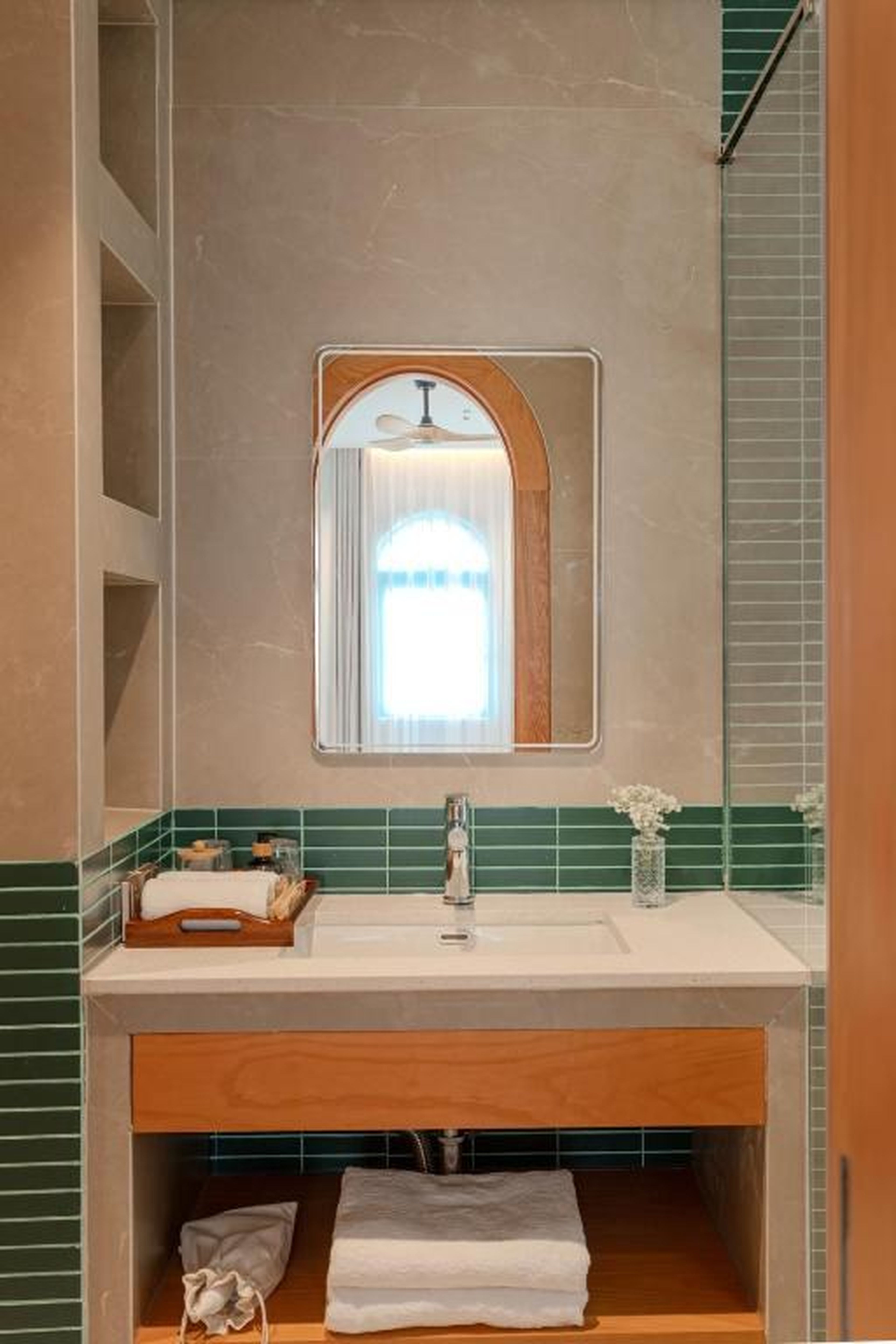 S Villa Ha Long - City Center & Near Beach - 4BR Private Villa with Pool, Jacuzzi, Sauna, Karaoke - Hình 28