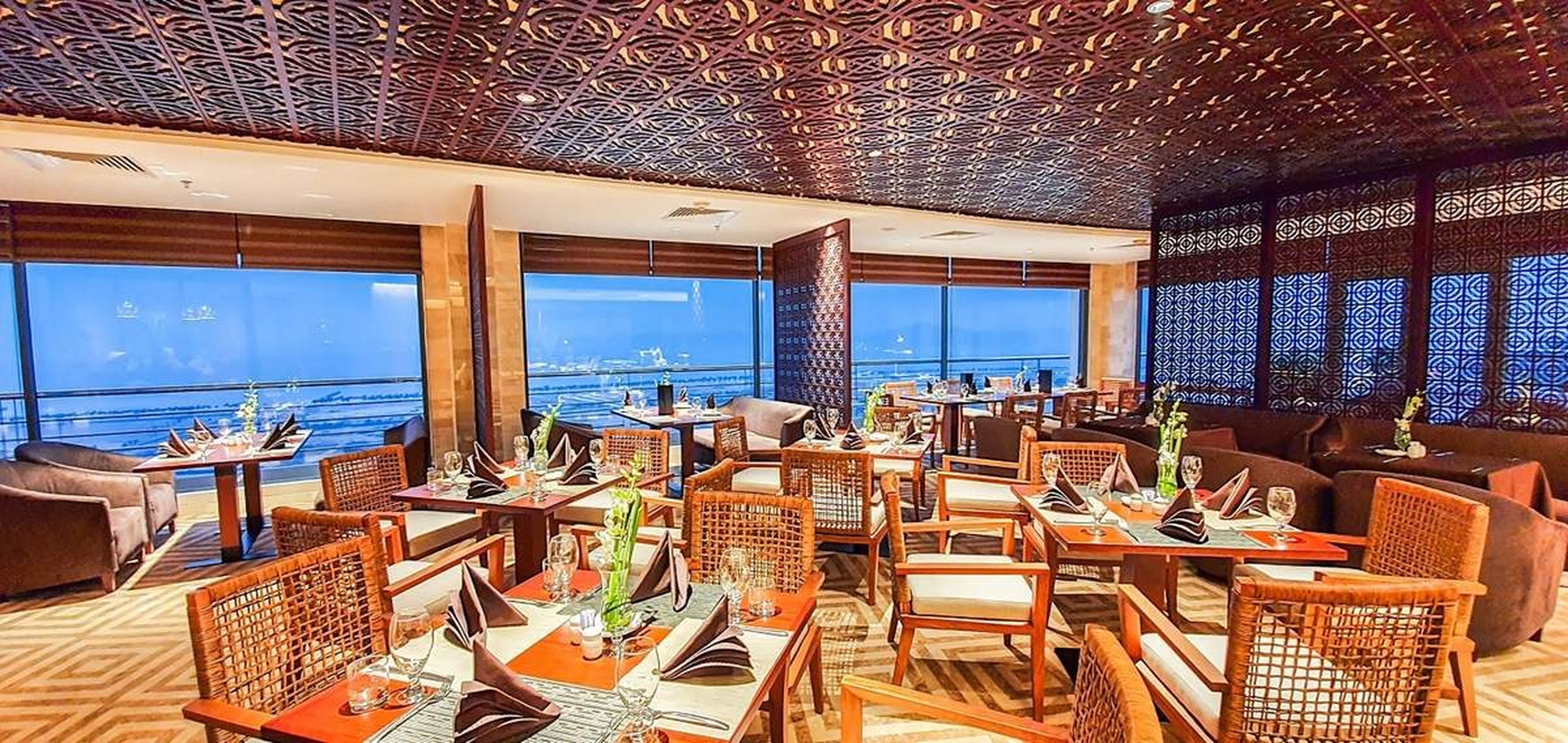 Nhà hàng Panorama Hạ Long – Thưởng thức ẩm thực với view ngắm cảnh cực xịn - Hình 5