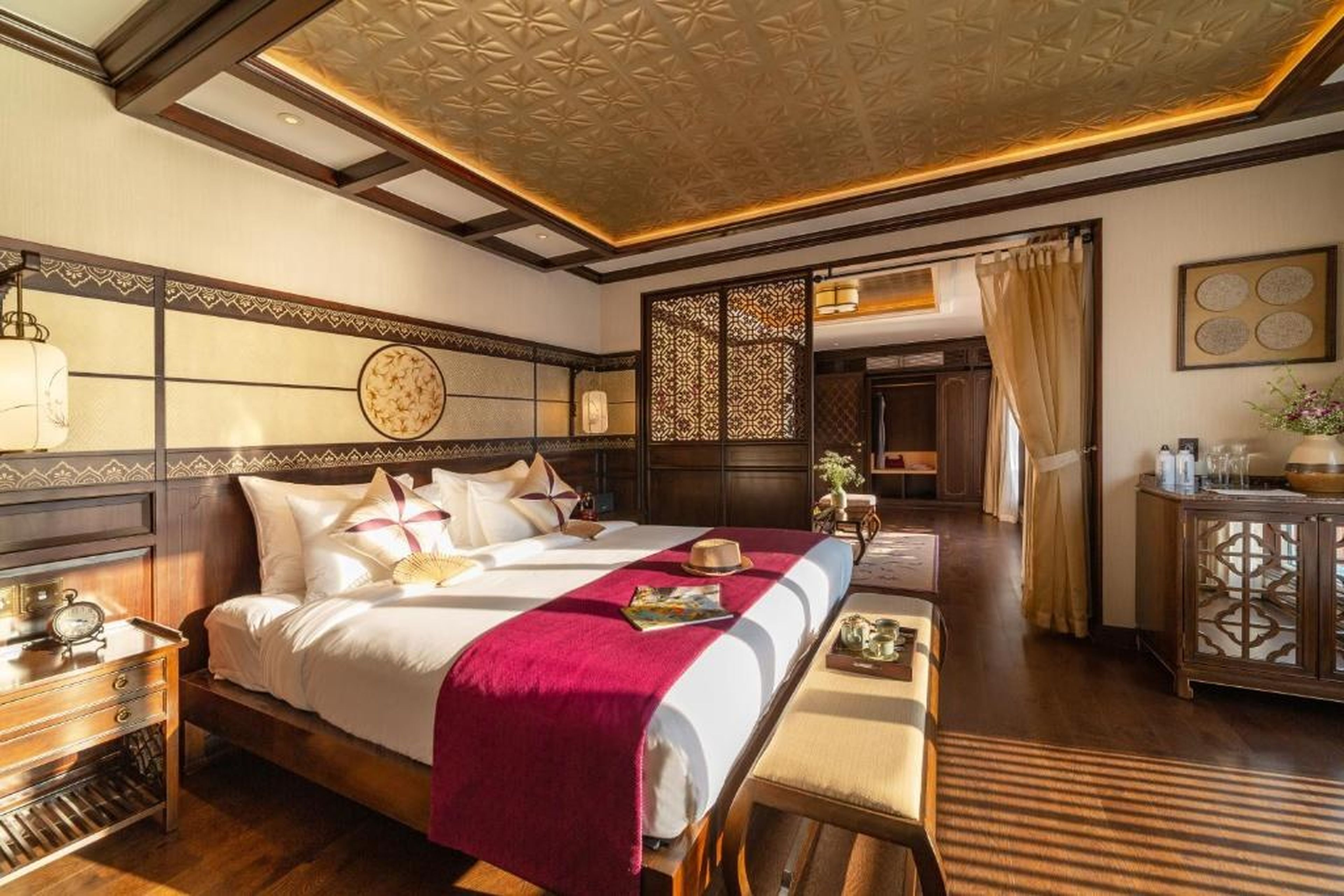 Heritage Line Ylang Cruise - Halong Bay & Lan Ha Bay - Hình 1
