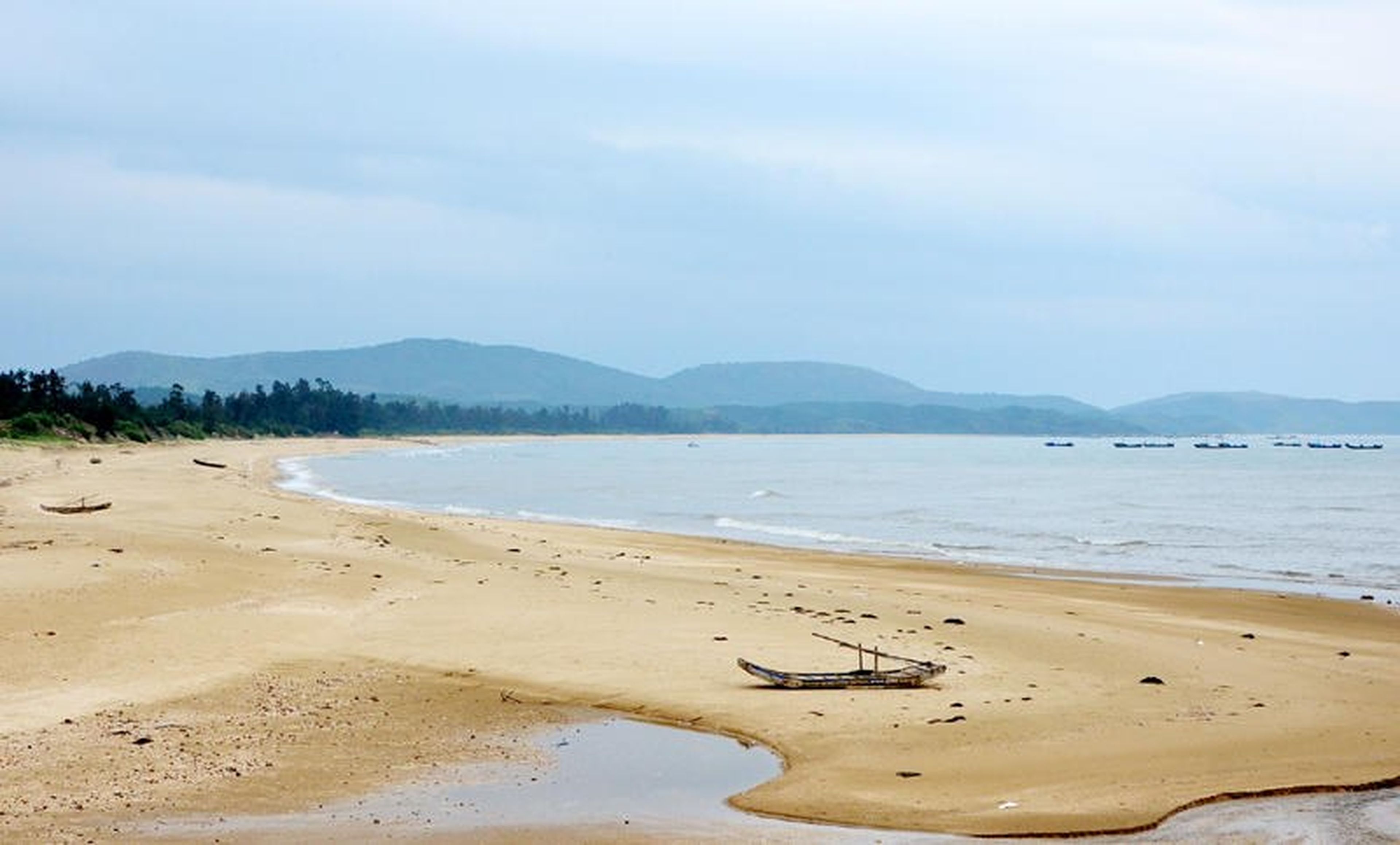 Khám phá Đảo Vĩnh Thực đầy nắng và gió ở Quảng Ninh - Hình 1