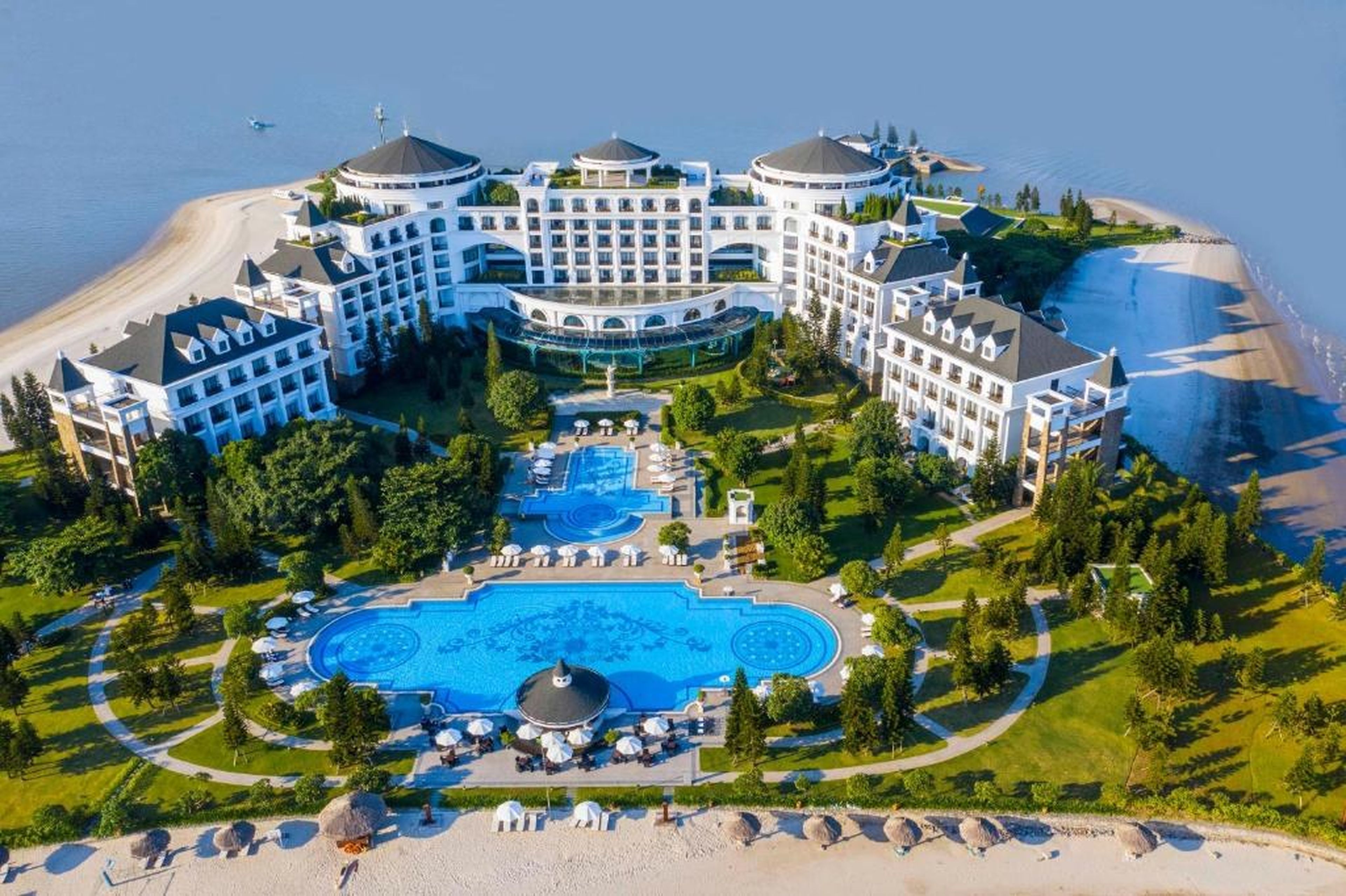 Top 3 Luxury Ha Long Resorts for Lunar New Year 2025 - Hình 2