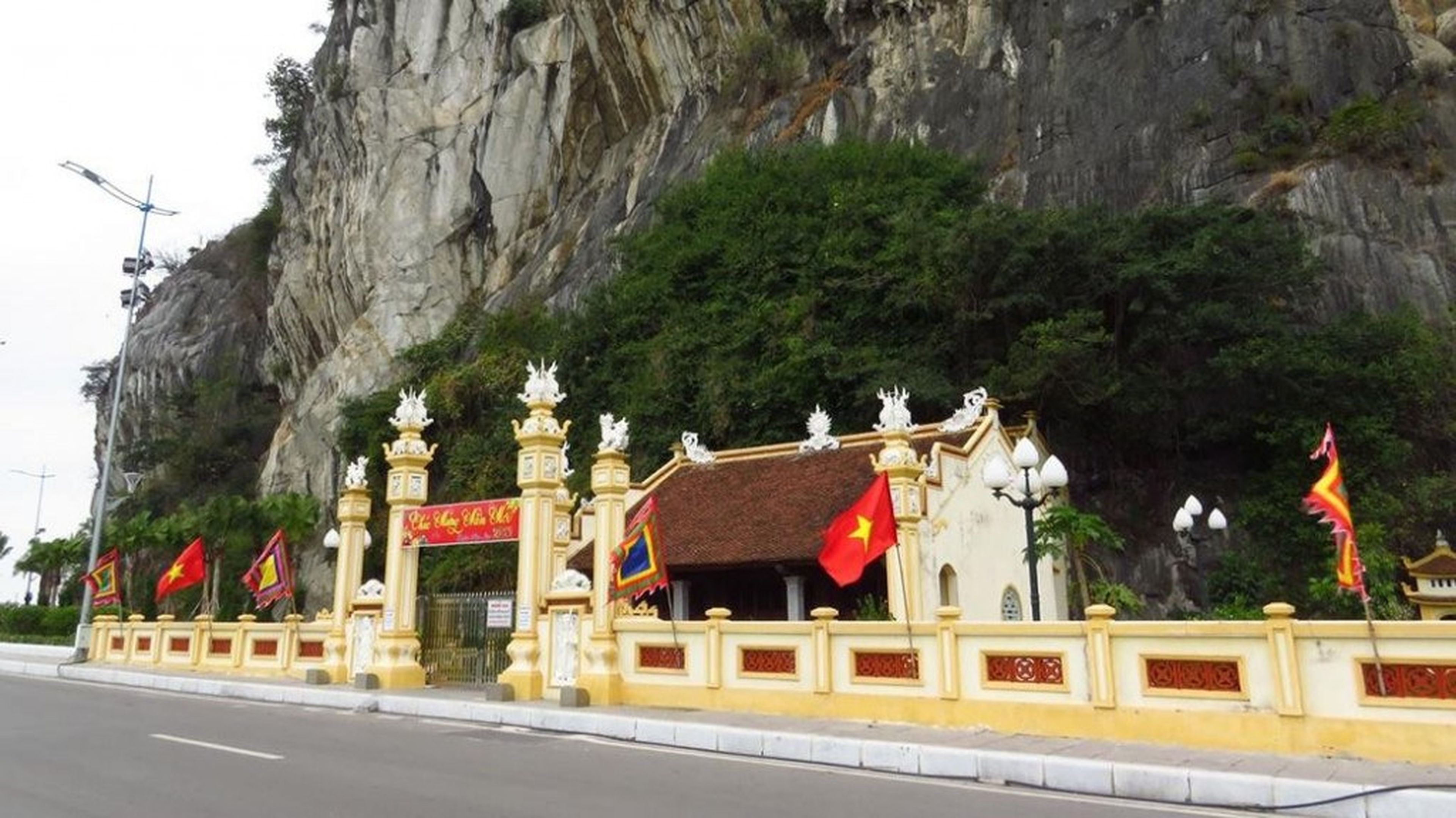 Danh thắng núi Bài Thơ – niềm tự hào của người Quảng Ninh - Hình 9
