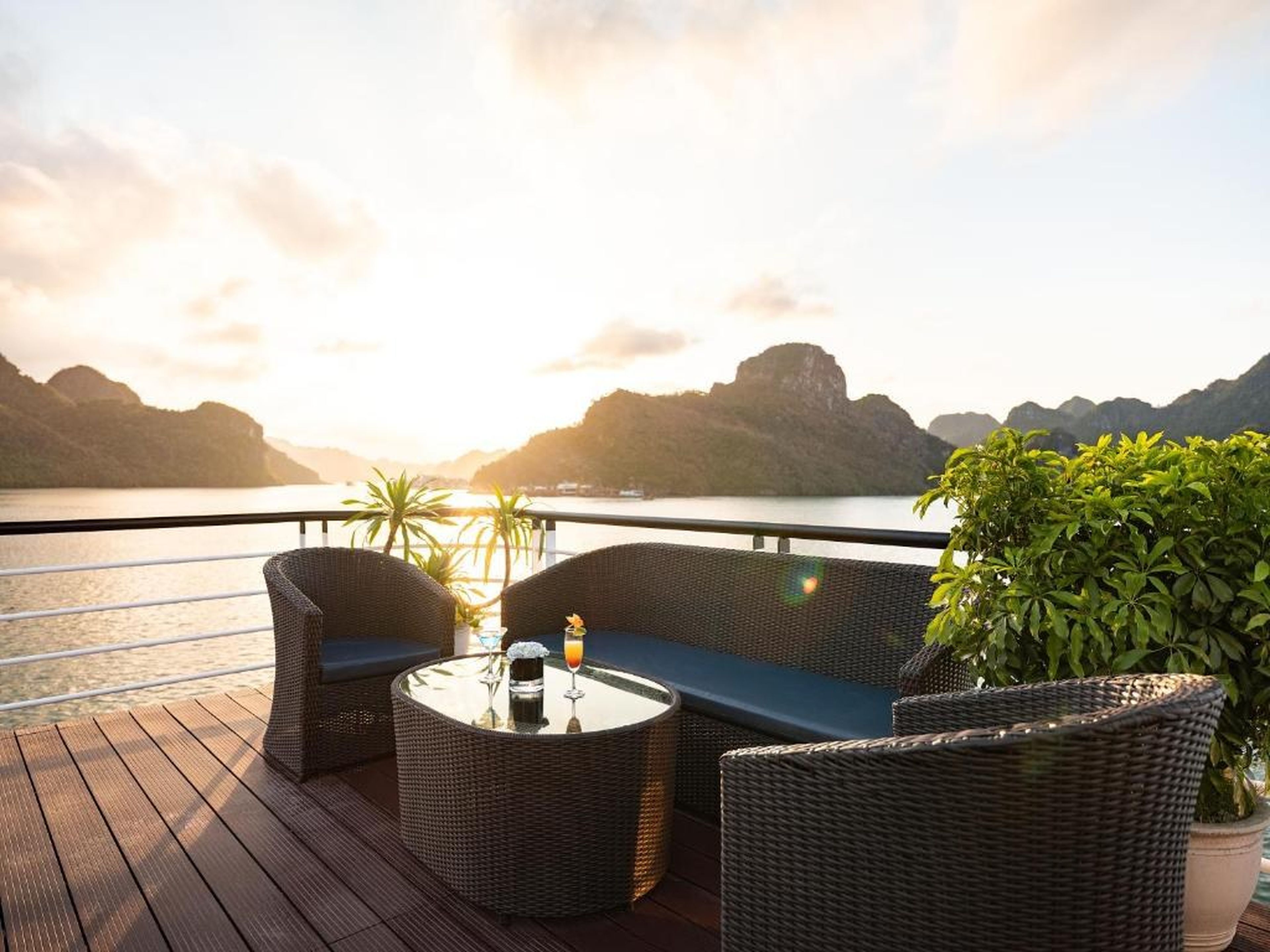 La Casta Regal 5-Star 2D1N - Lan Ha - Balcony & Bathtub Ocean View - Hình 4