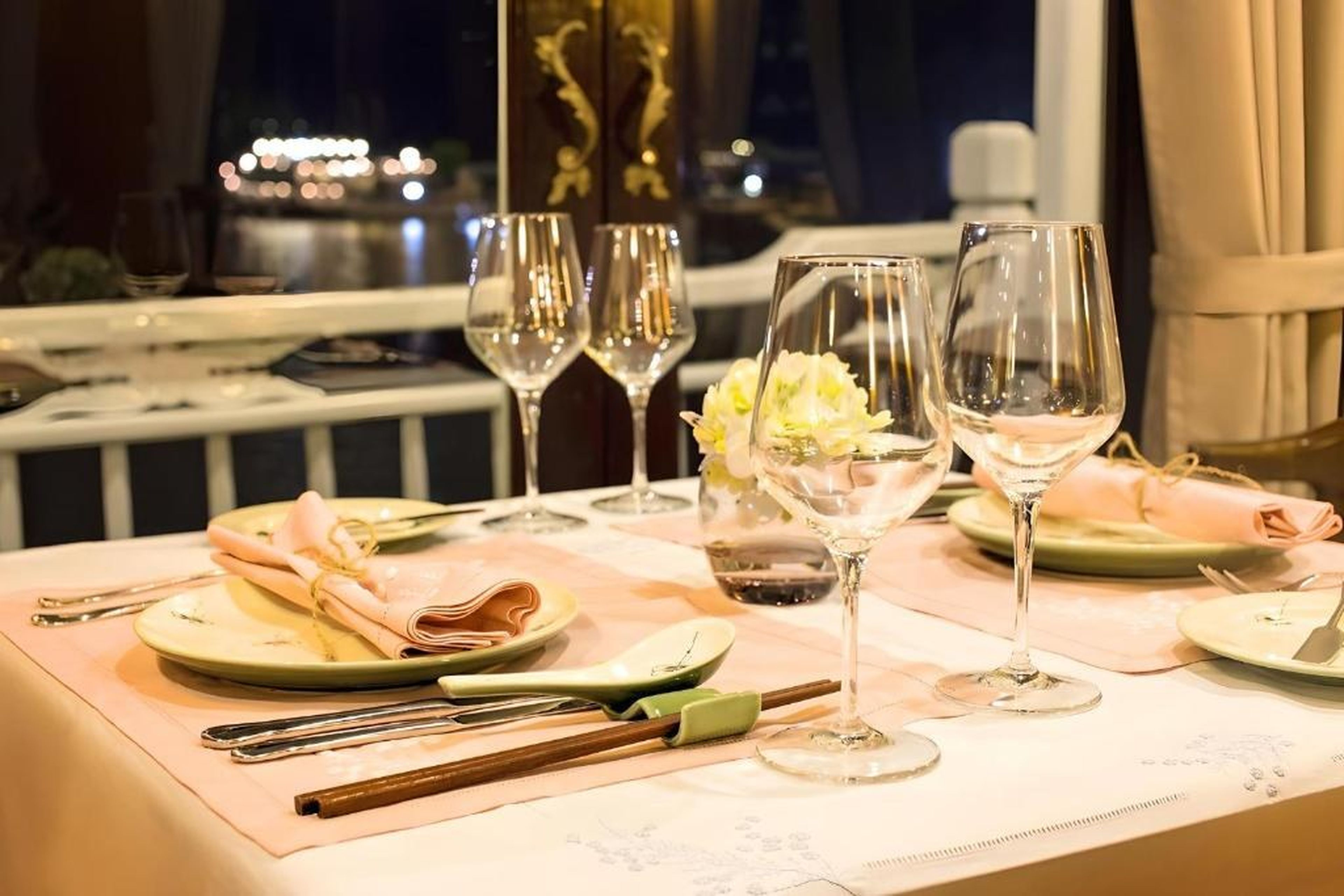 Hera Classic Boutique Cruise - Hình 9