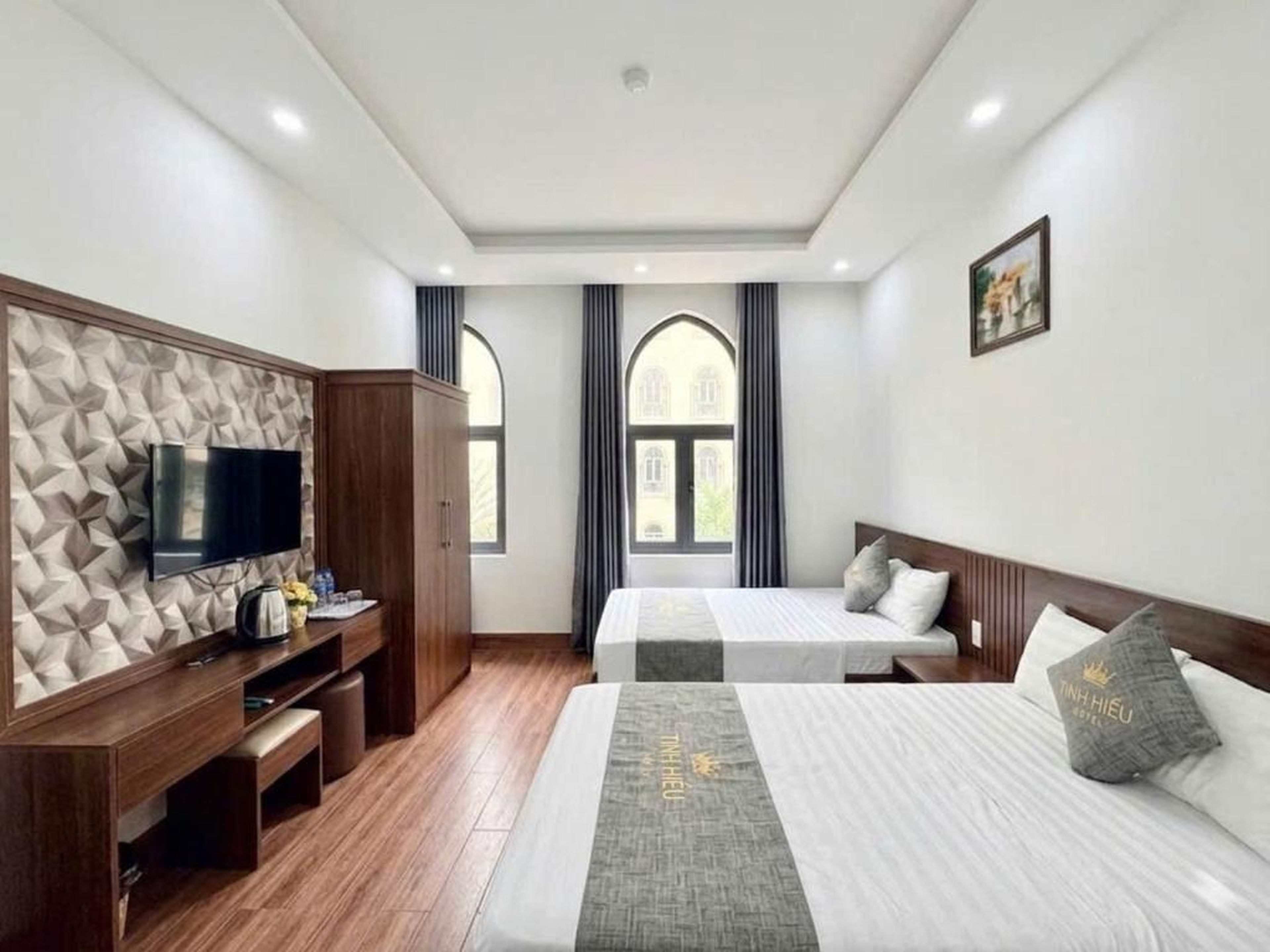 TH Hotel 7 màu - Hình 6