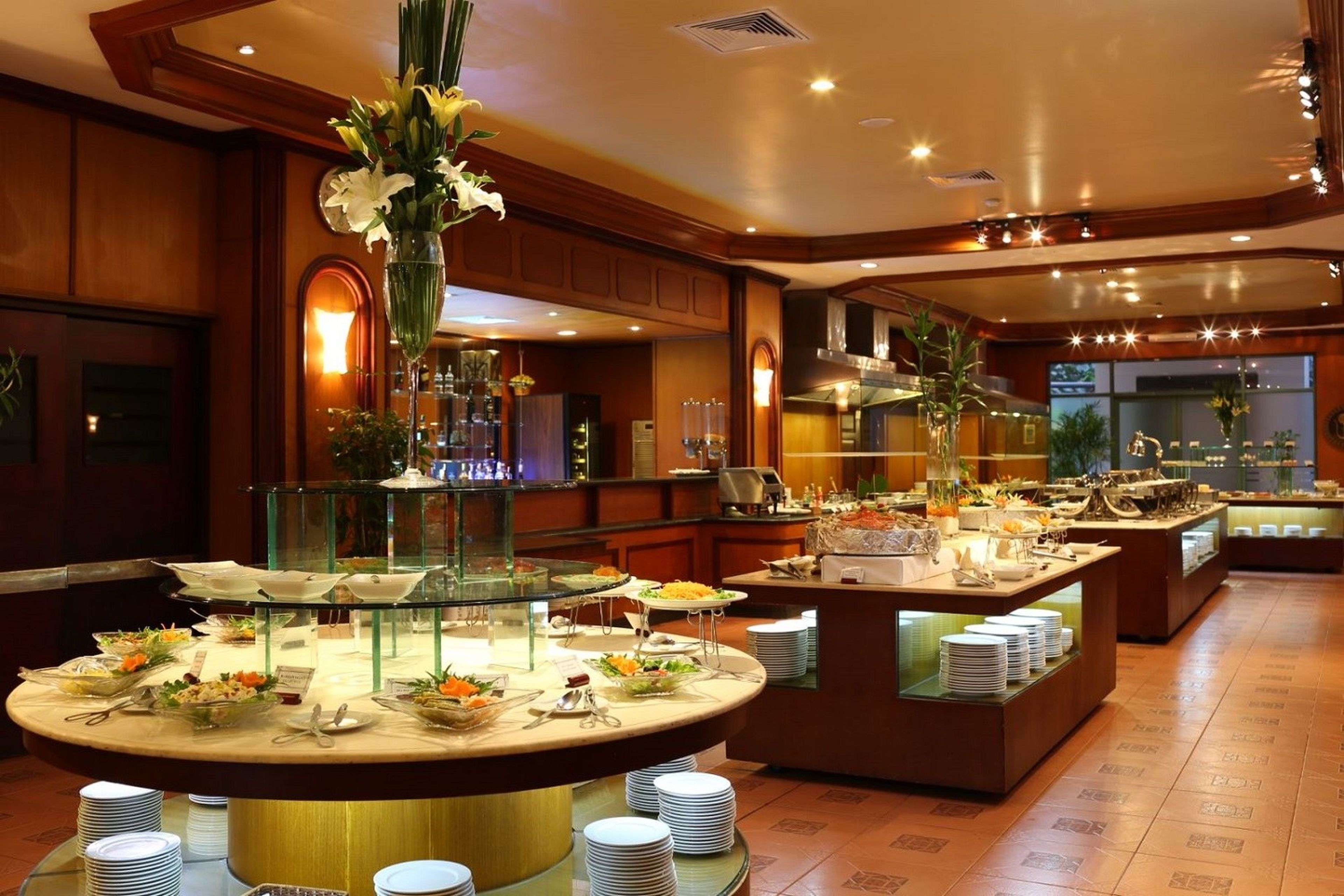 No nê với bữa tiệc buffet kết hợp món Á - Âu tại nhà hàng Four Seasons - Hình 3