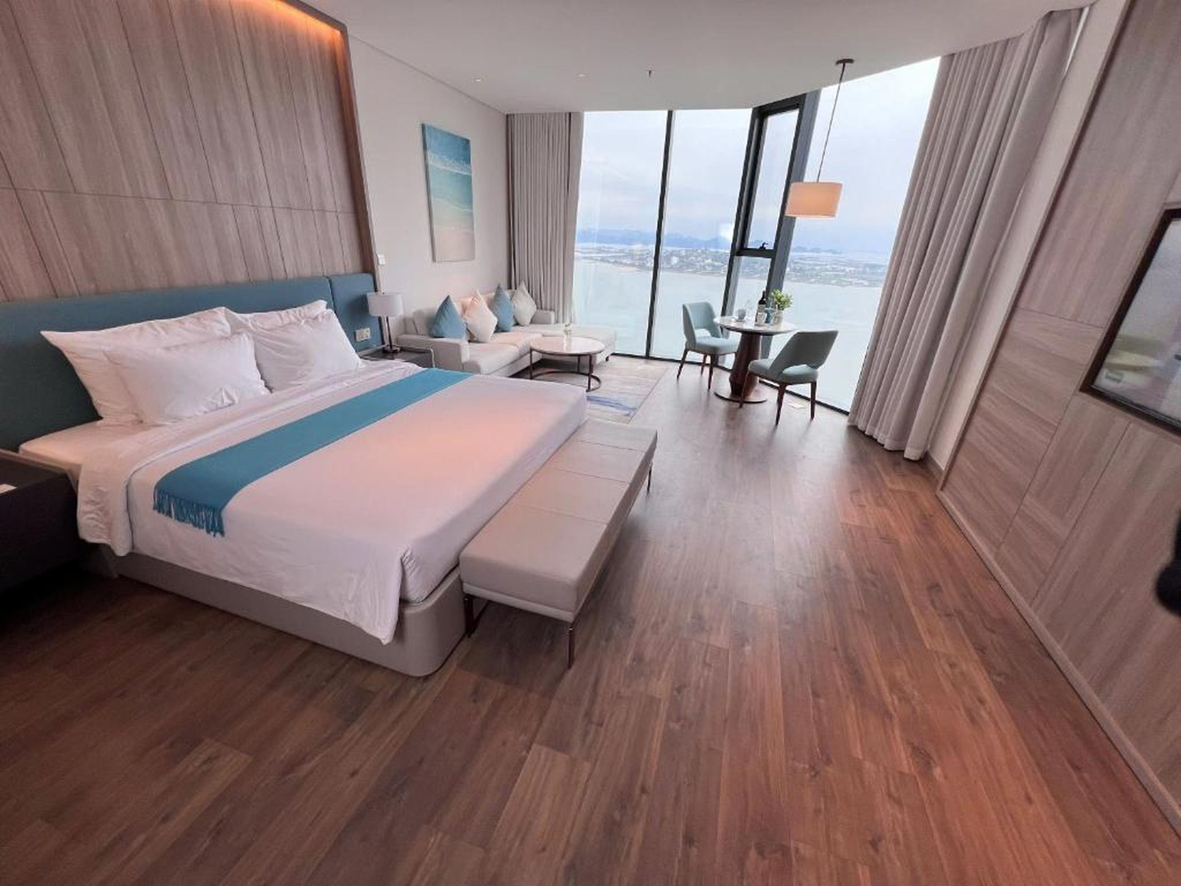 A La Carte Ha Long Apartments by Kevin & Anna - Hình 34