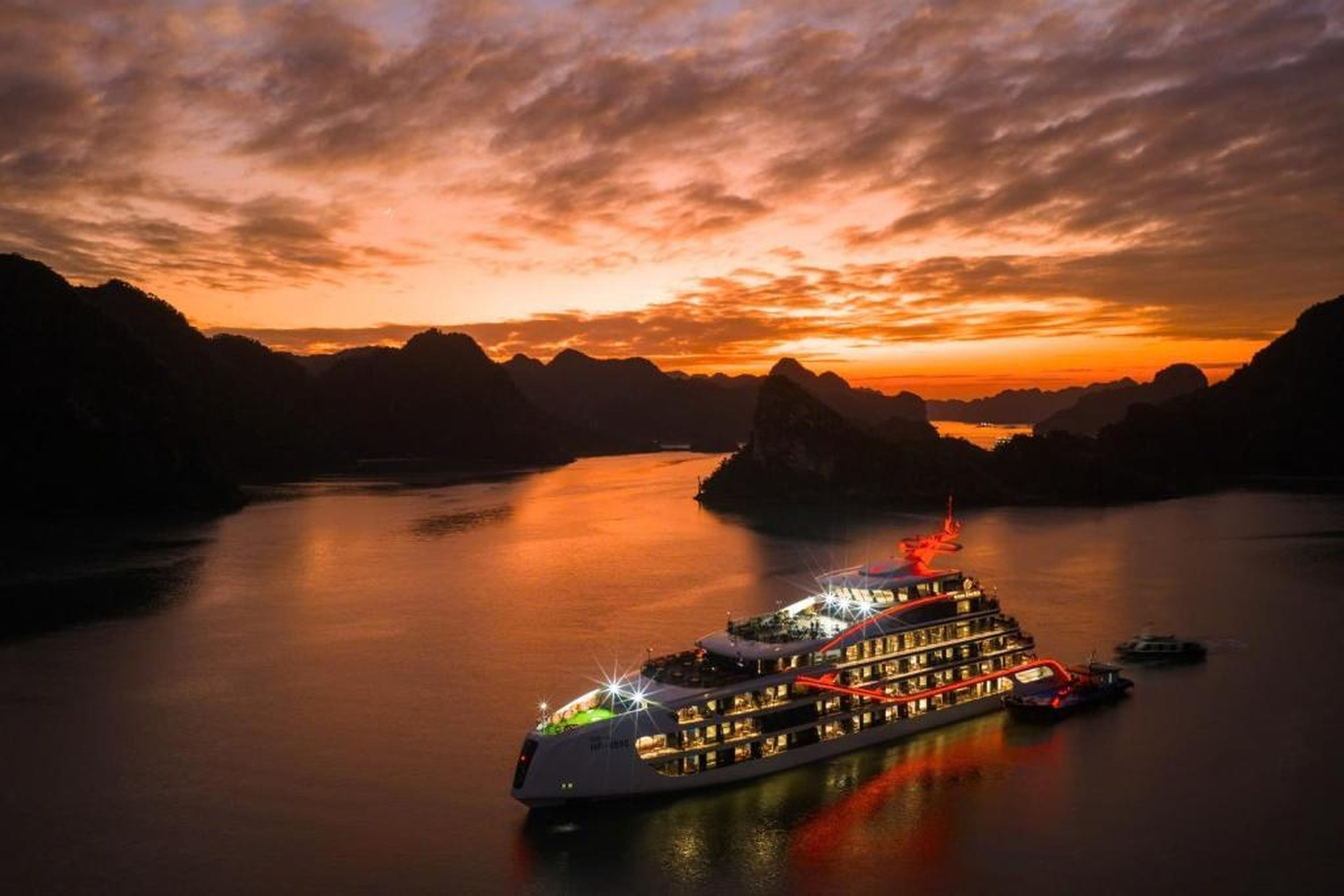 Diana Cruises Halong Bay - Luxury by Venus Group - Hình 13