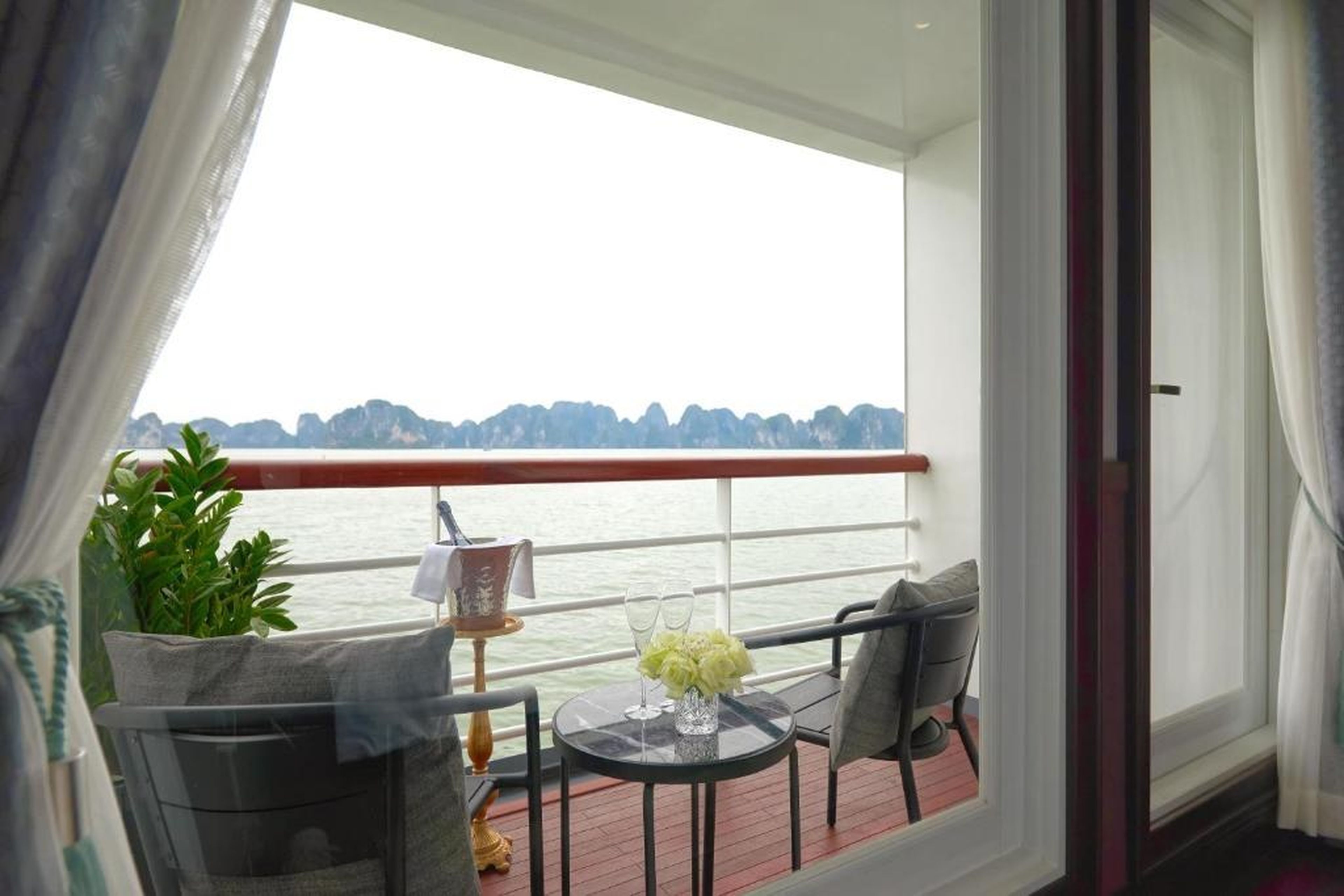 Paradise Grand Cruise - Lan Ha Bay - Hình 1