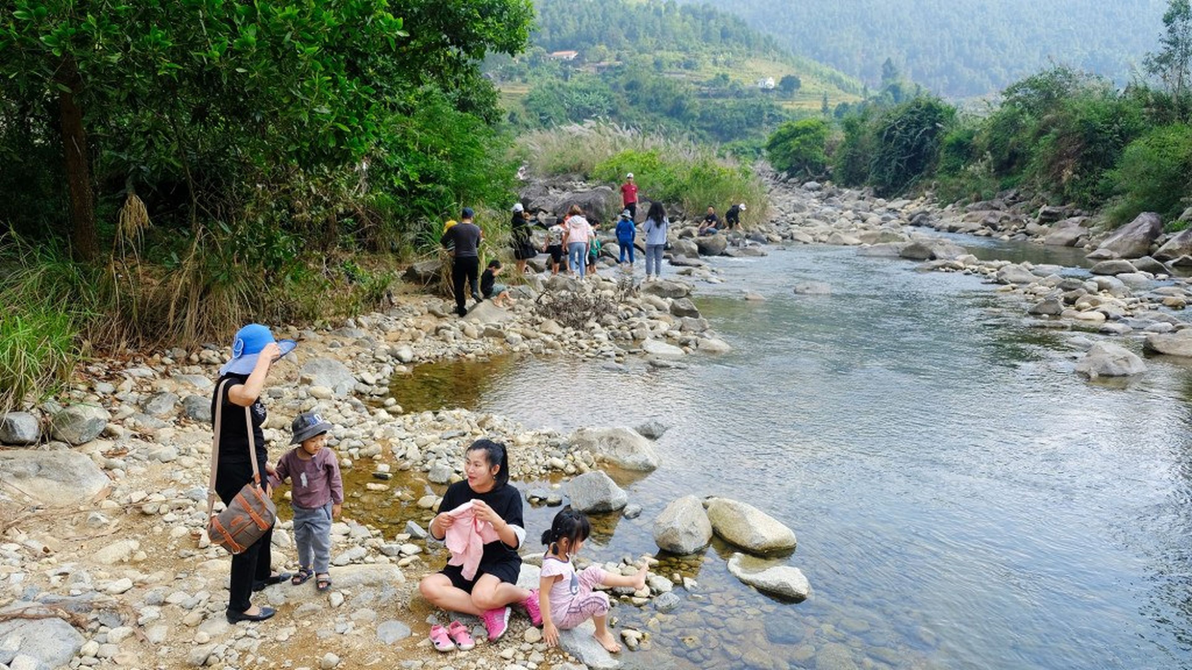 Thưởng thức đặc sản thịt ngan đen Bình Liêu ngọt thơm - Hình 4