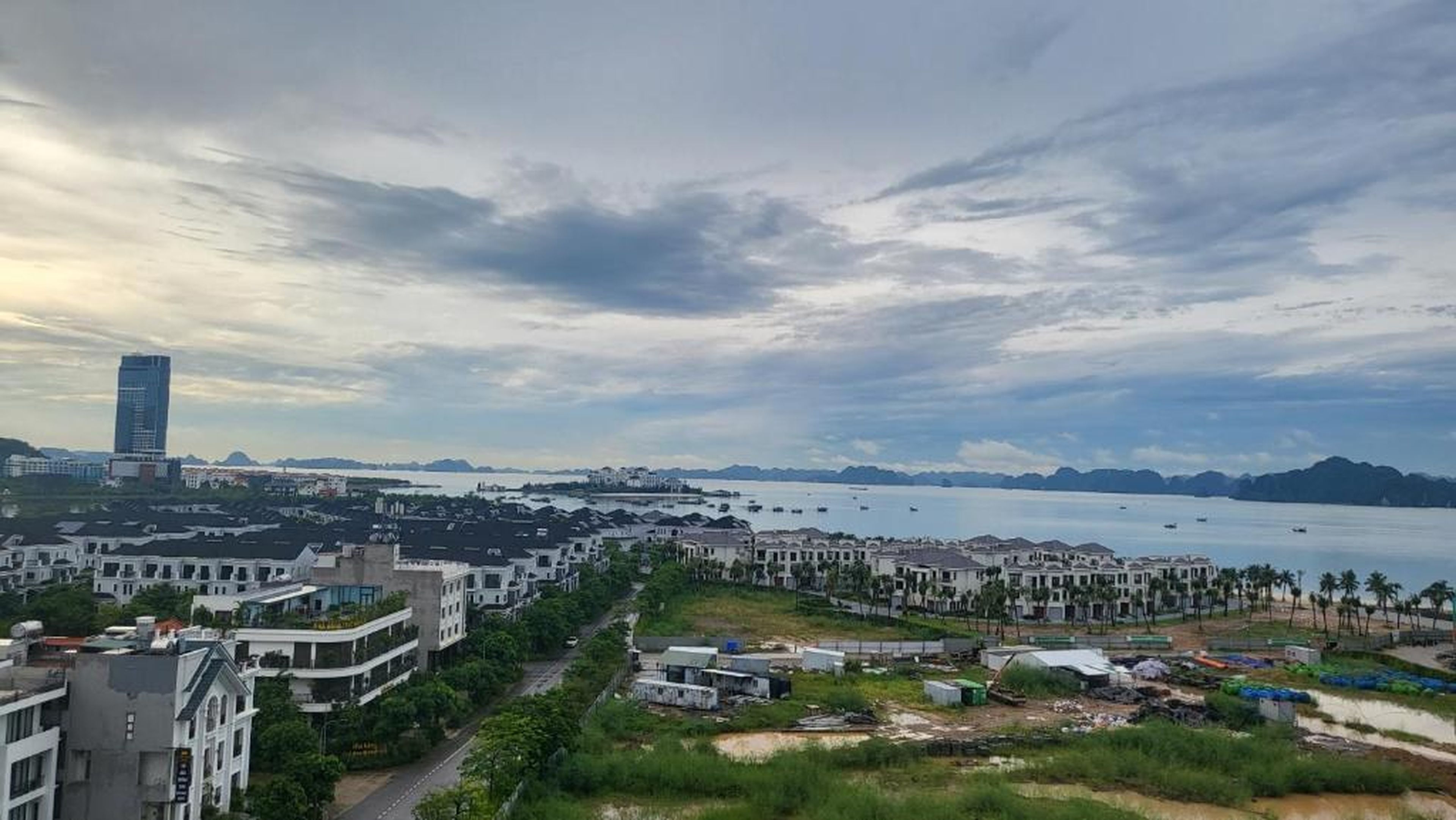 MiVi Seaview Homestay Citadines Marina Hung Thang Ha Long - Hình 16