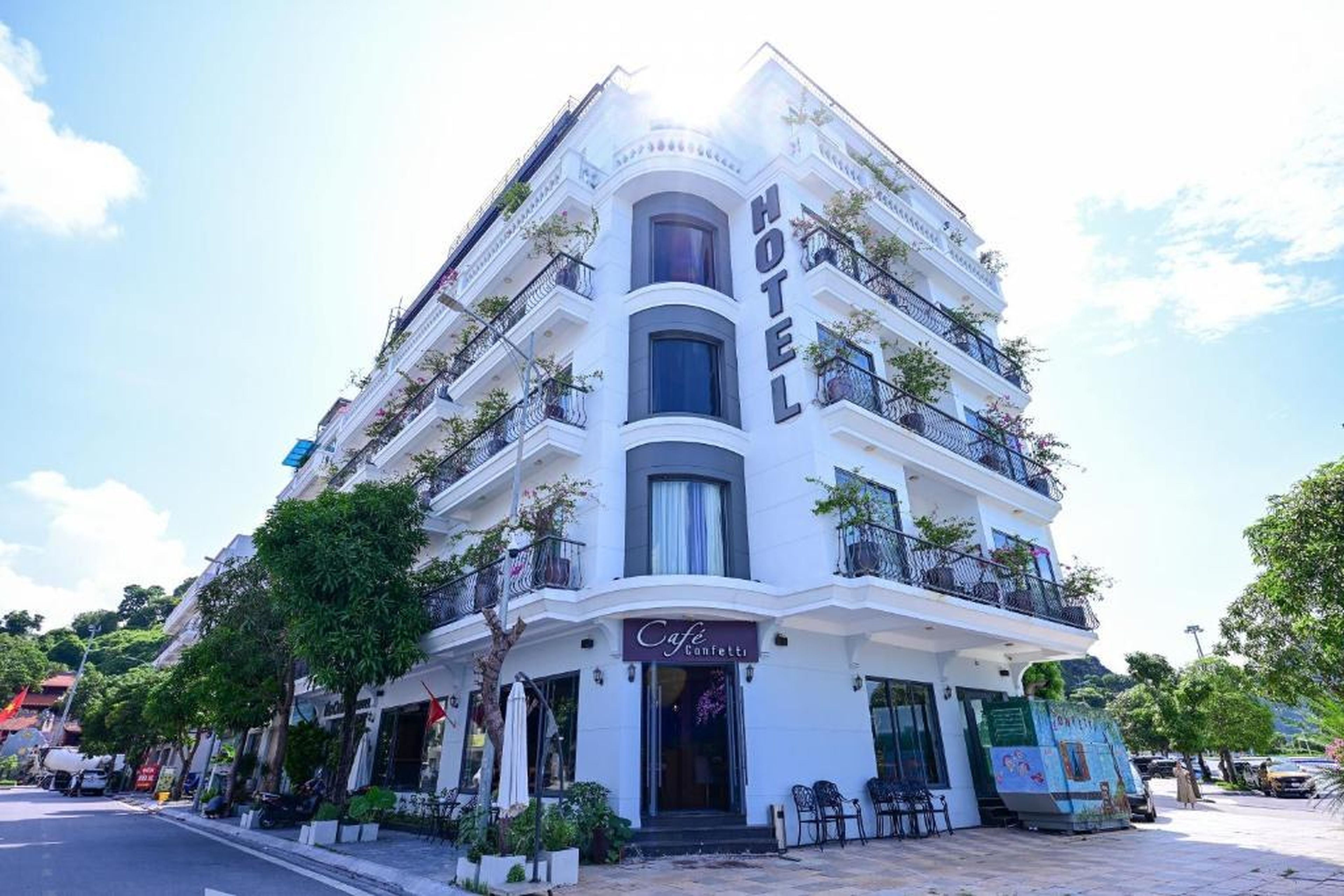 The Confetti Hotel Ha Long - Hình 4