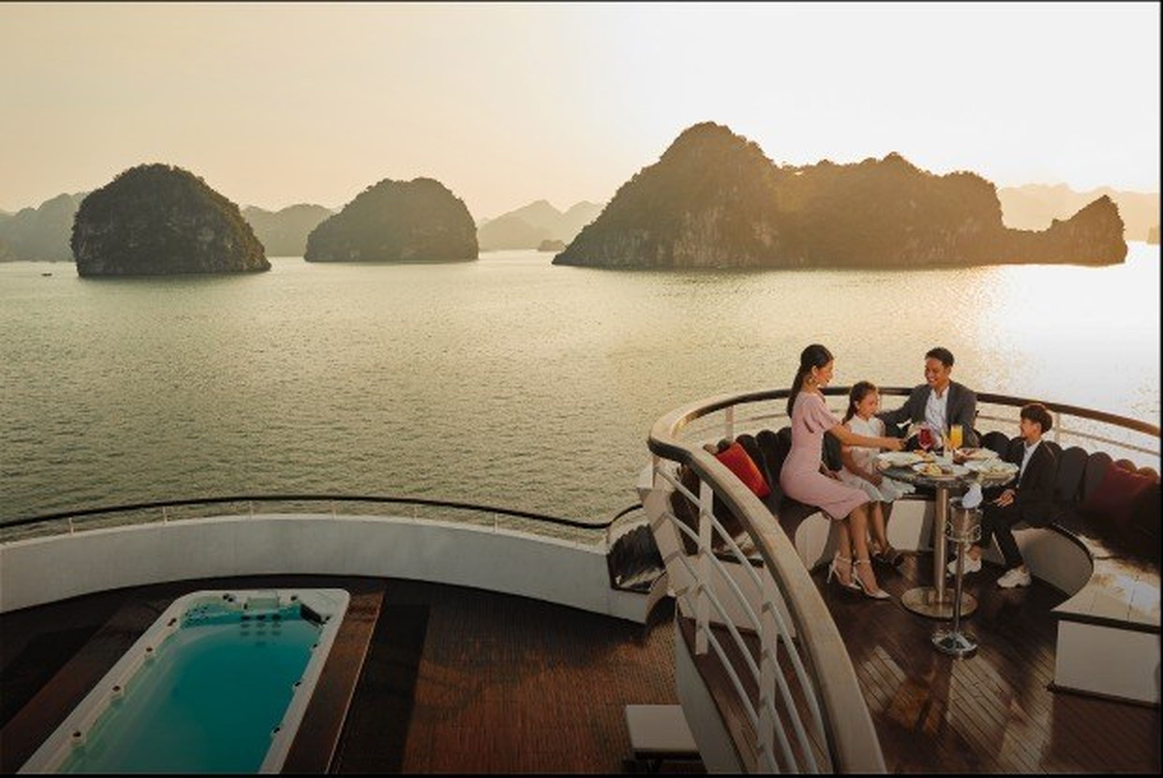 Top 5 combo du thuyền vịnh Hạ Long cao cấp có khuyến mãi cực tốt cho chuyến du lịch Thu – Đông - Hình 47