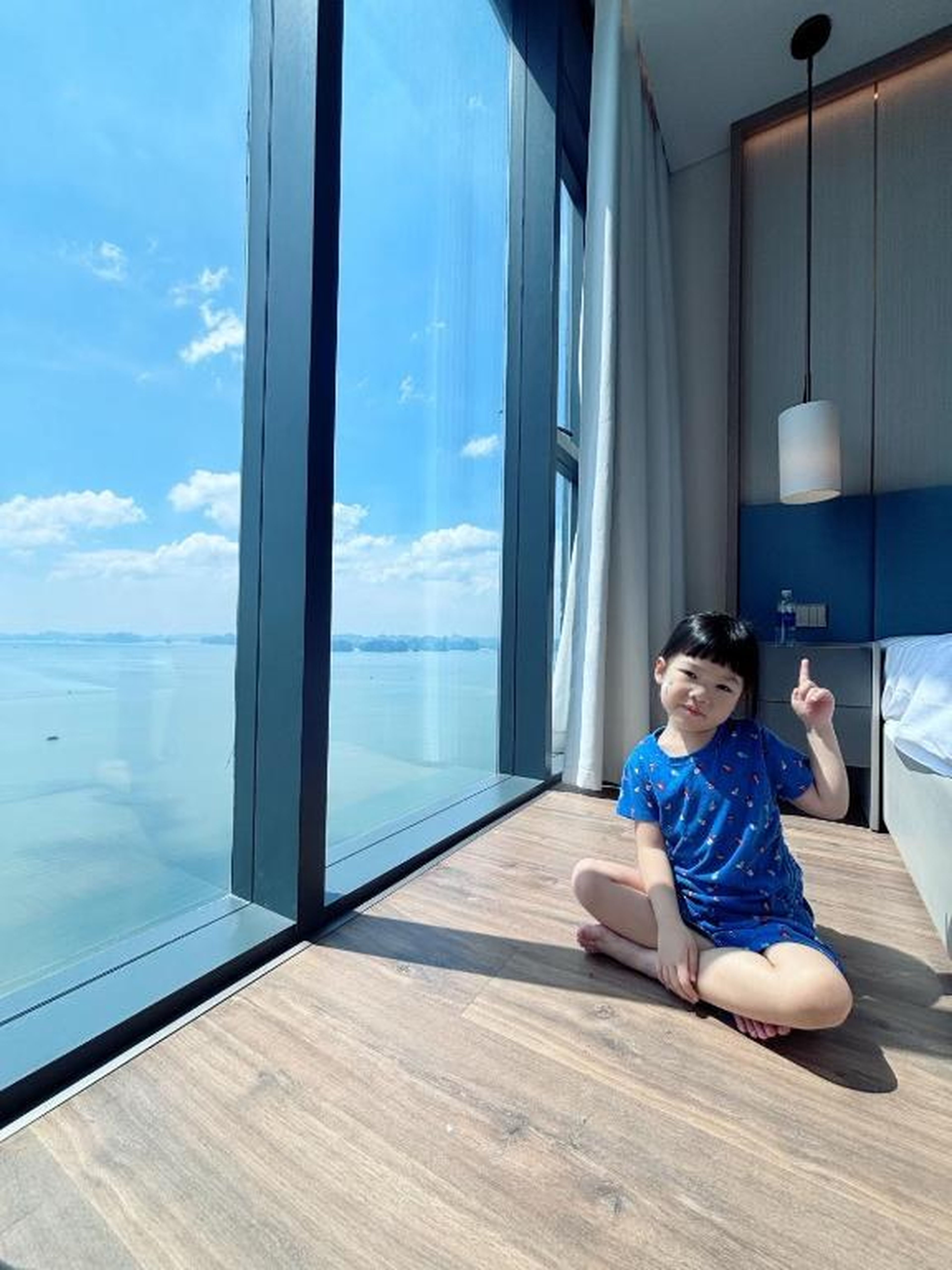 A La Carte Ha Long Oceanview Panoramic 2BR2WC 75m2 Suite with balcony - Hình 48