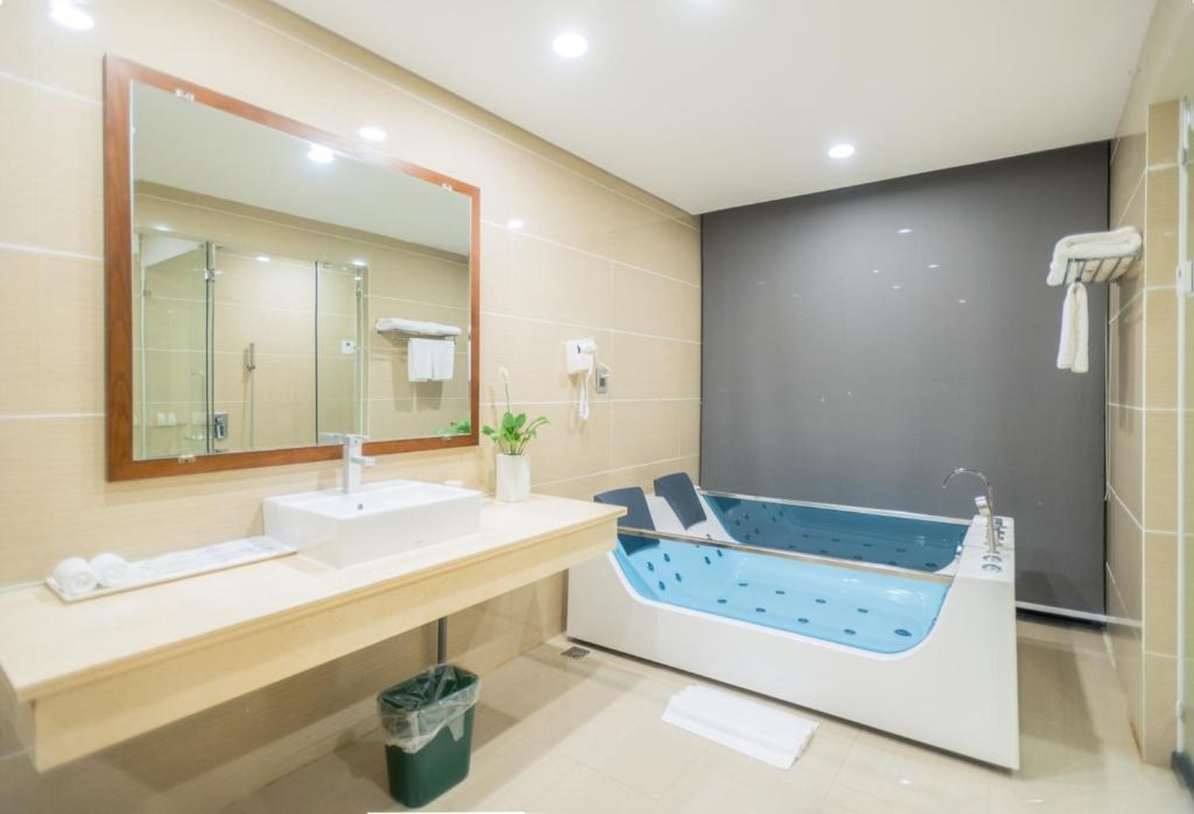 Bien Bac Hotel - Hình 45
