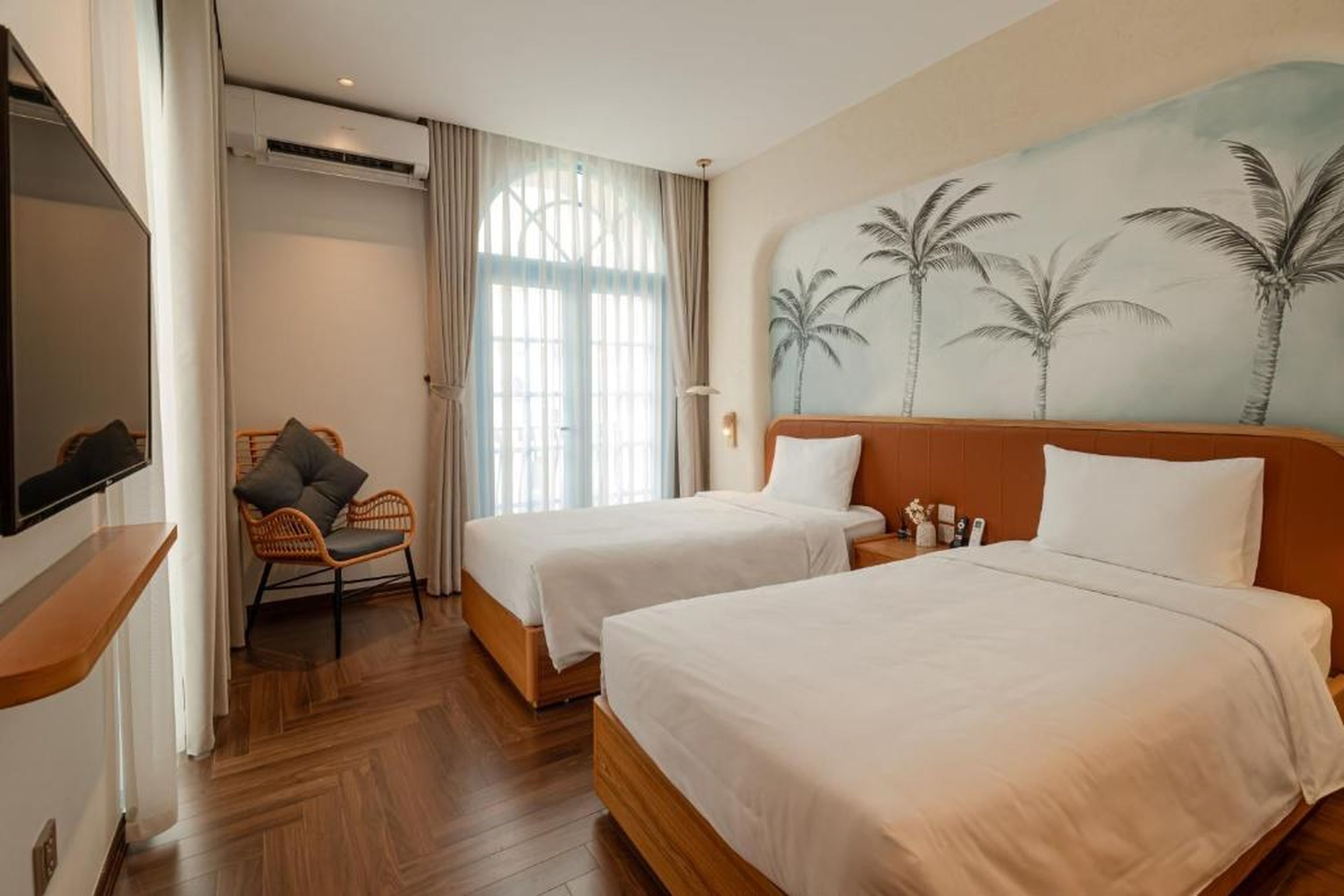 S Villa Ha Long - City Center & Near Beach - 4BR Private Villa with Pool, Jacuzzi, Sauna, Karaoke - Hình 3