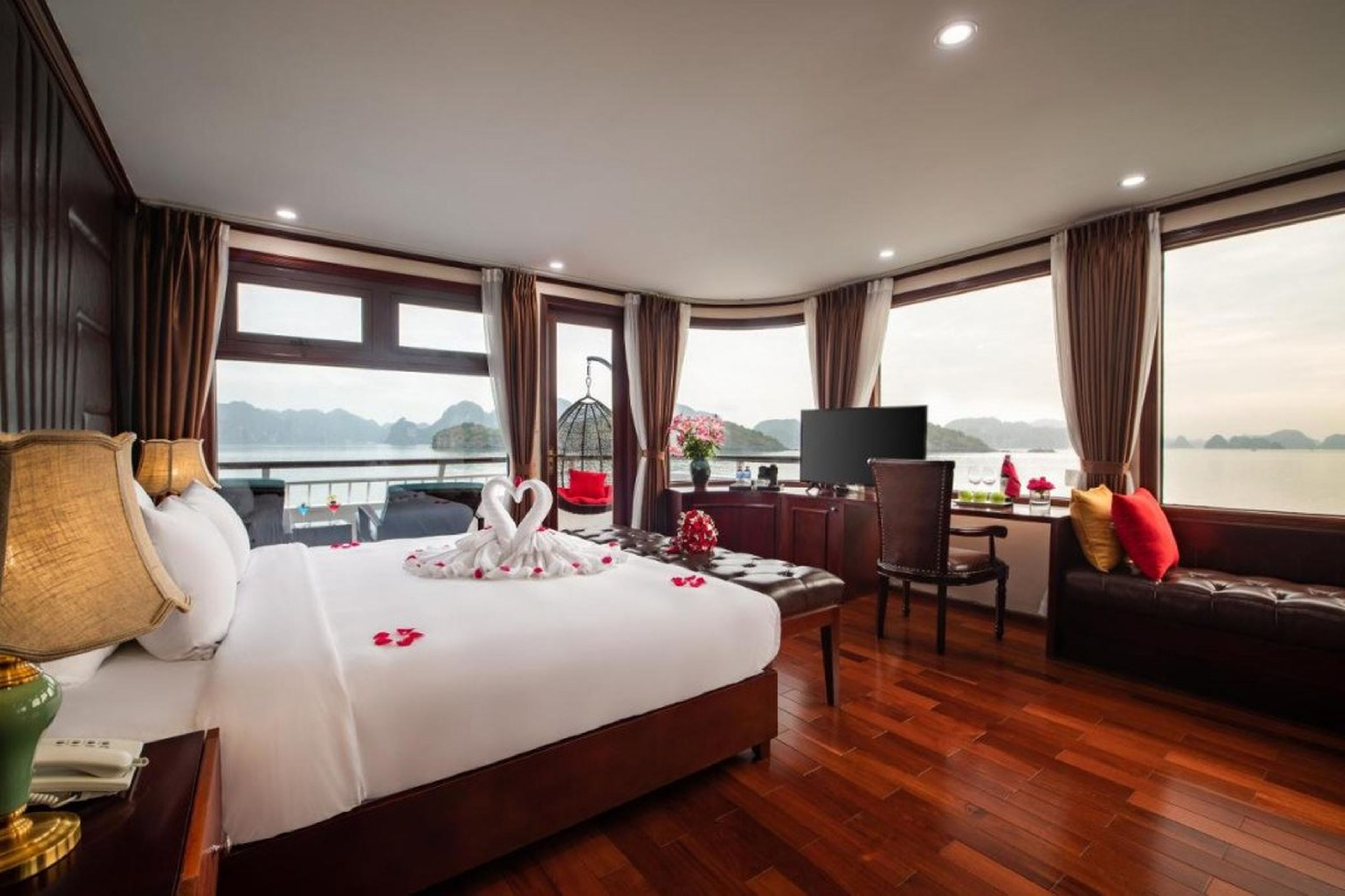 2D1N Ha Long Tour: A Luxurious Experience on the 5-Star Dora Cruise - Hình 2