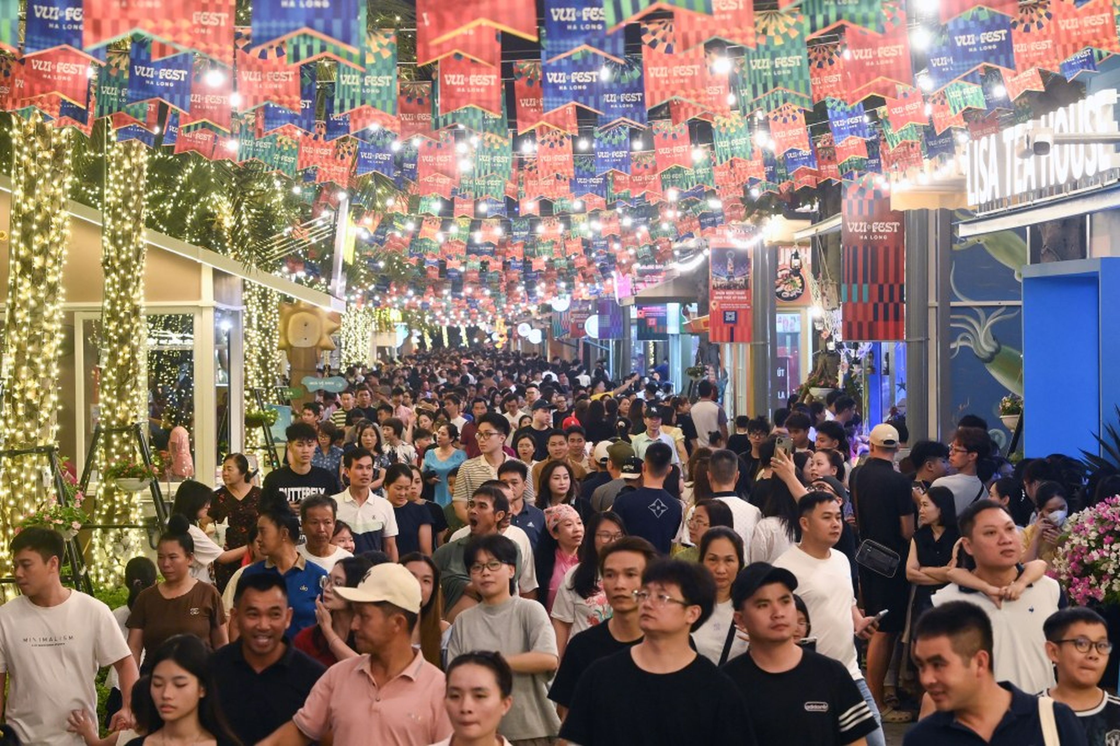 Grand opening of the entertainment and culinary complex styled as a “prosperous trading port” - Hình 5