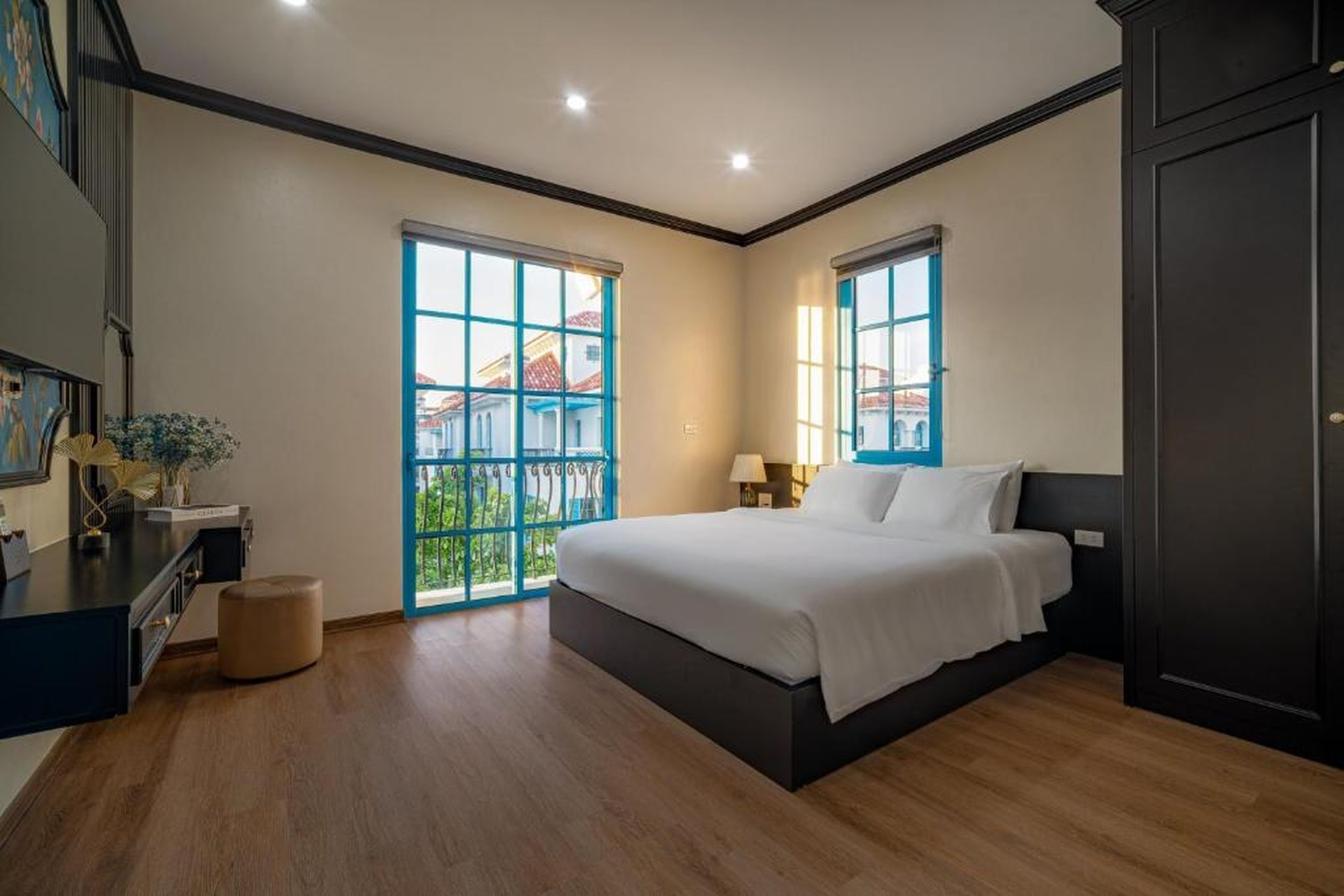 The Villas By Sun Grand City Feria Ha Long bay - Hình 45