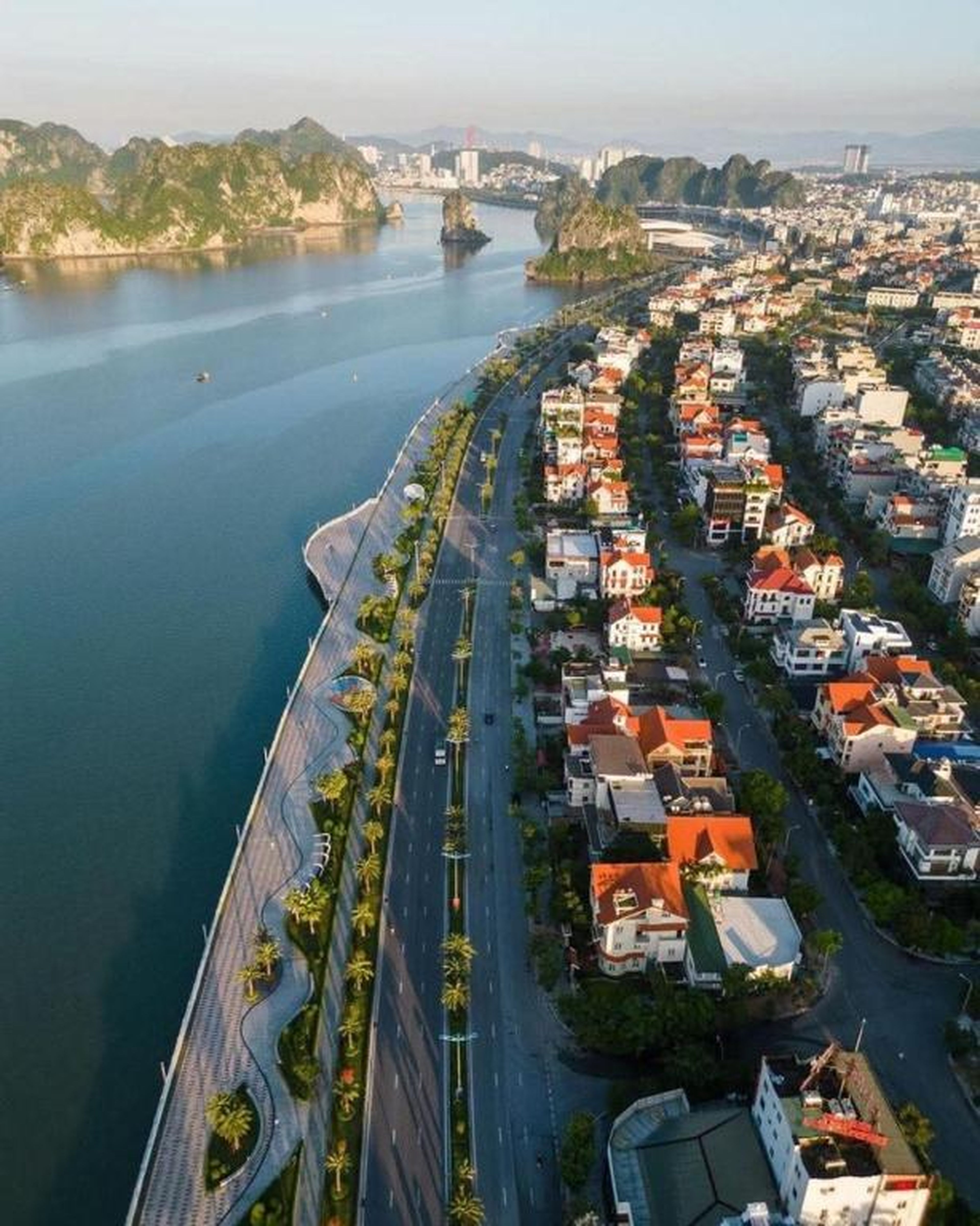 The Enchanted Ha Long Hotel - Bai Chay Beach - Hình 15