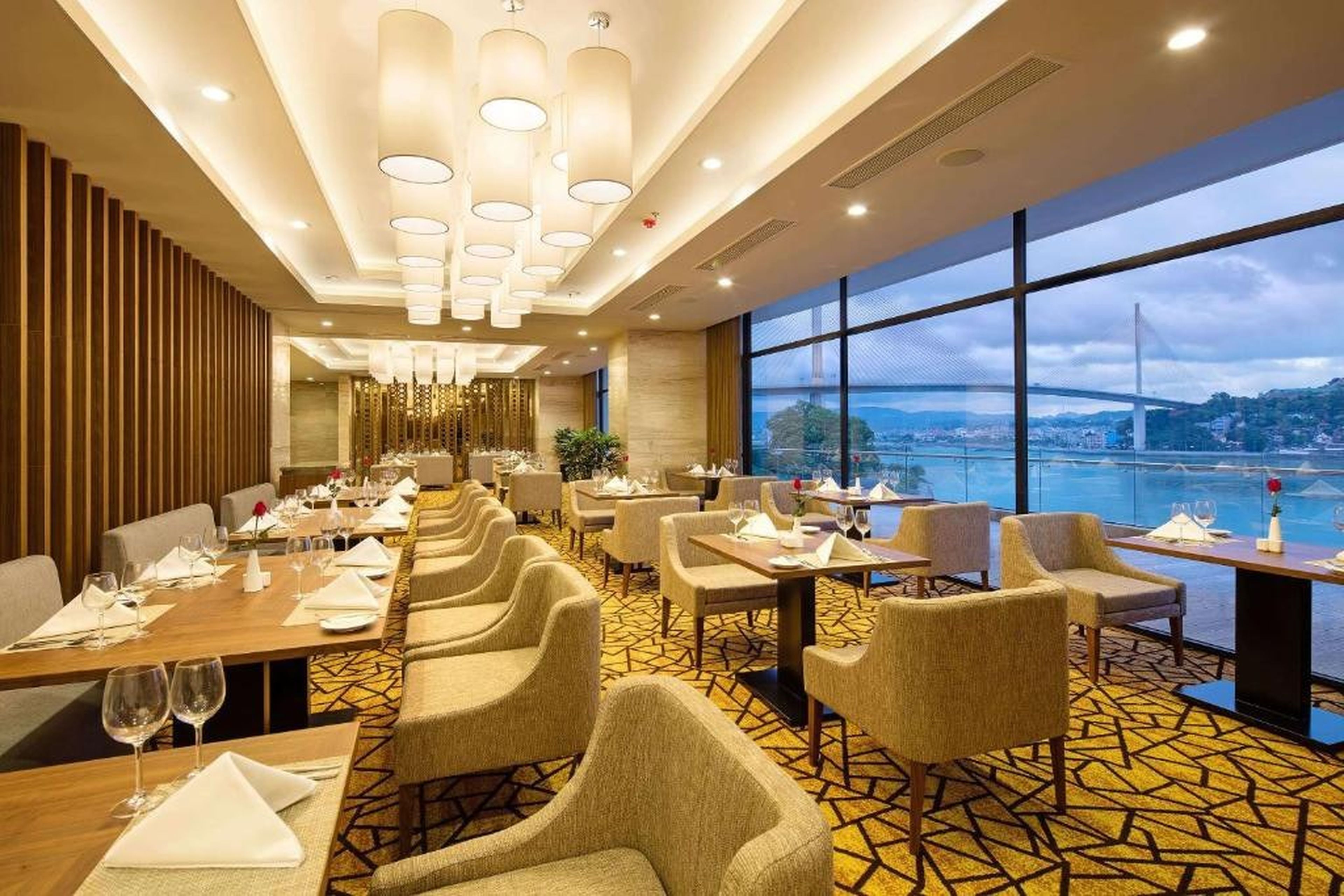 Top 5 khách sạn Hạ Long chuẩn 5 sao đang có ưu đãi vô cùng hấp dẫn - Hình 17