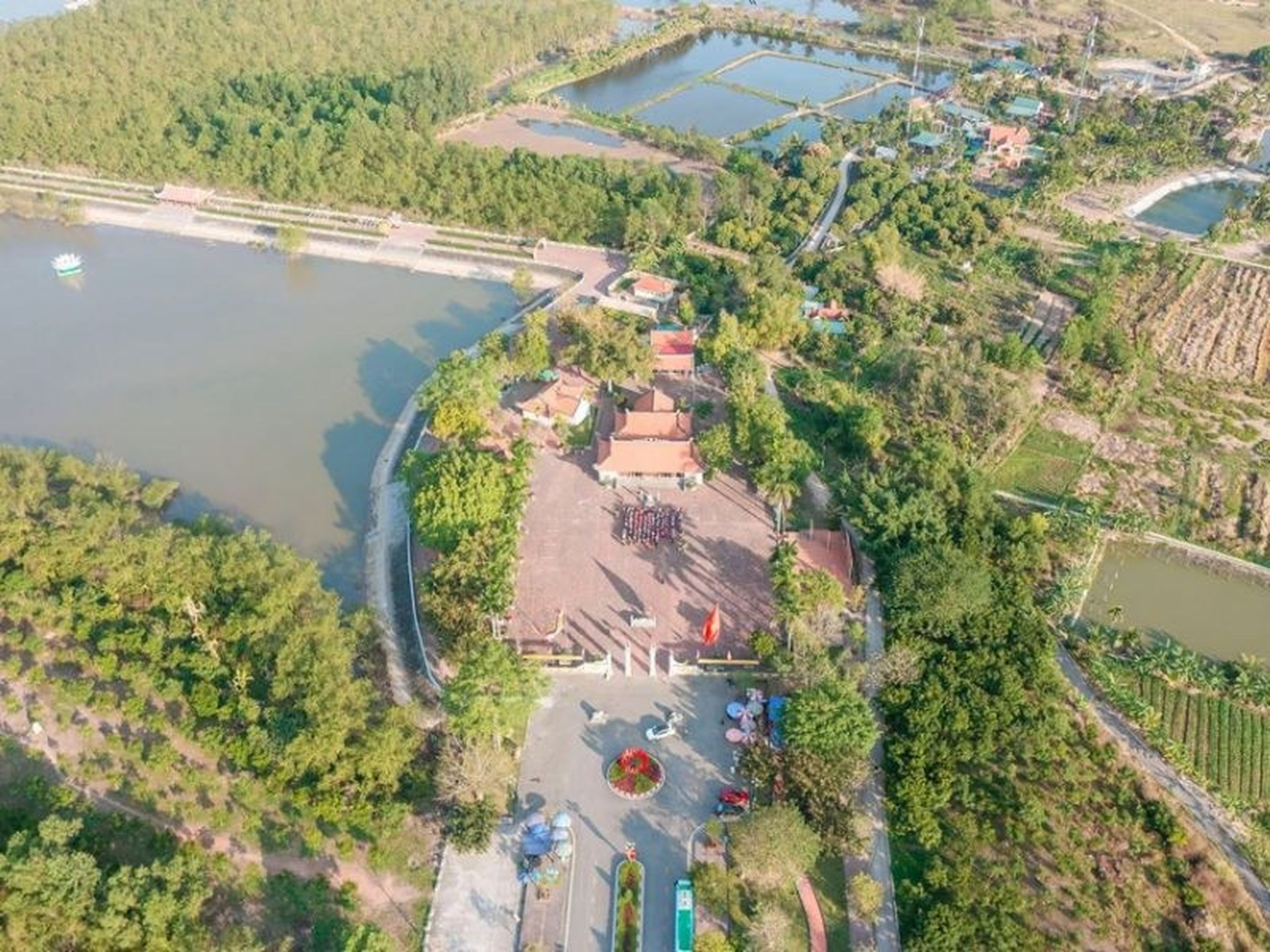 Top 15 danh lam thắng cảnh Uông Bí không thể bỏ lỡ - Hình 6
