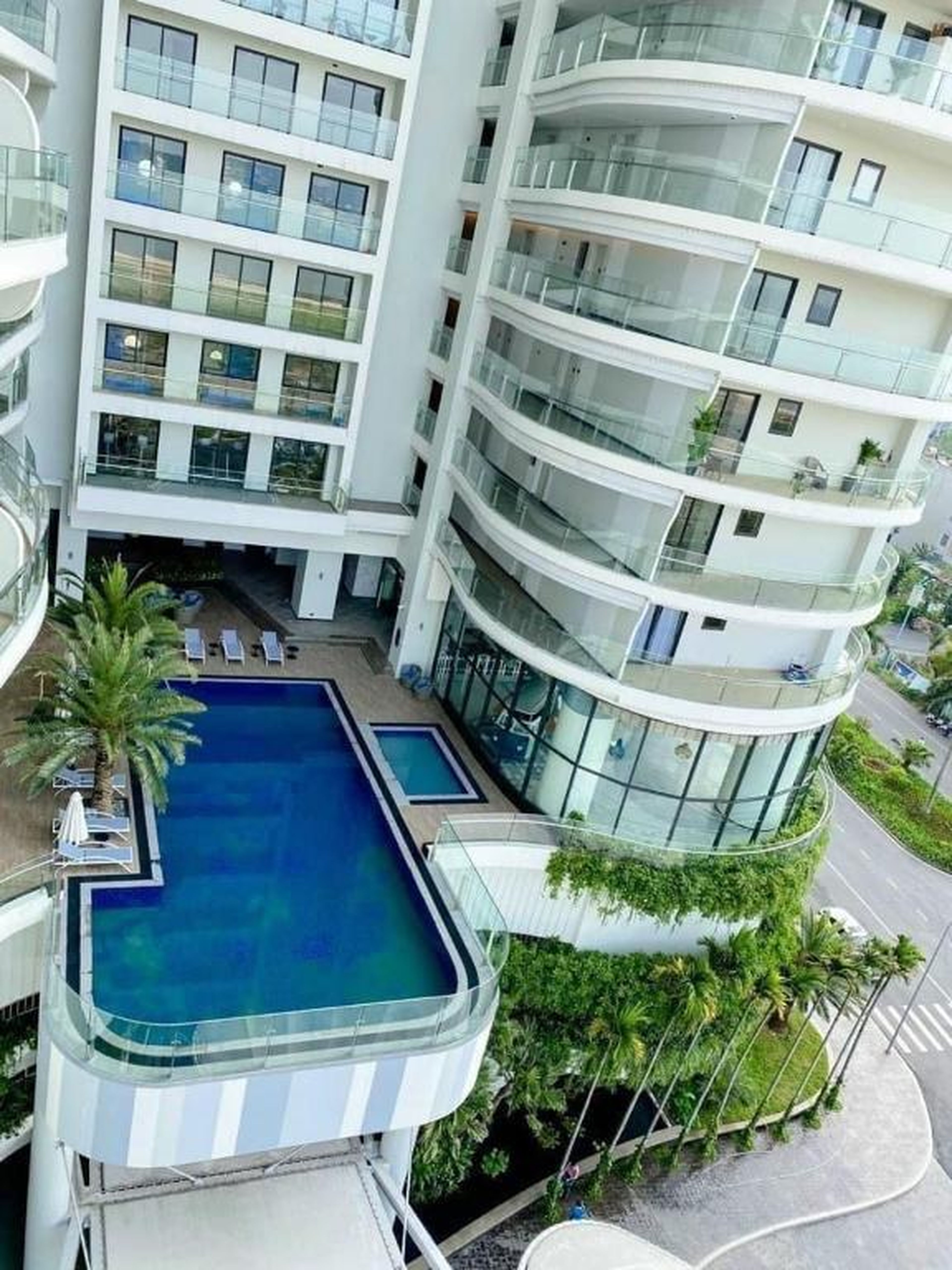 Residence By the Ha Long Beach Citadines Marina 1BR - Hình 11