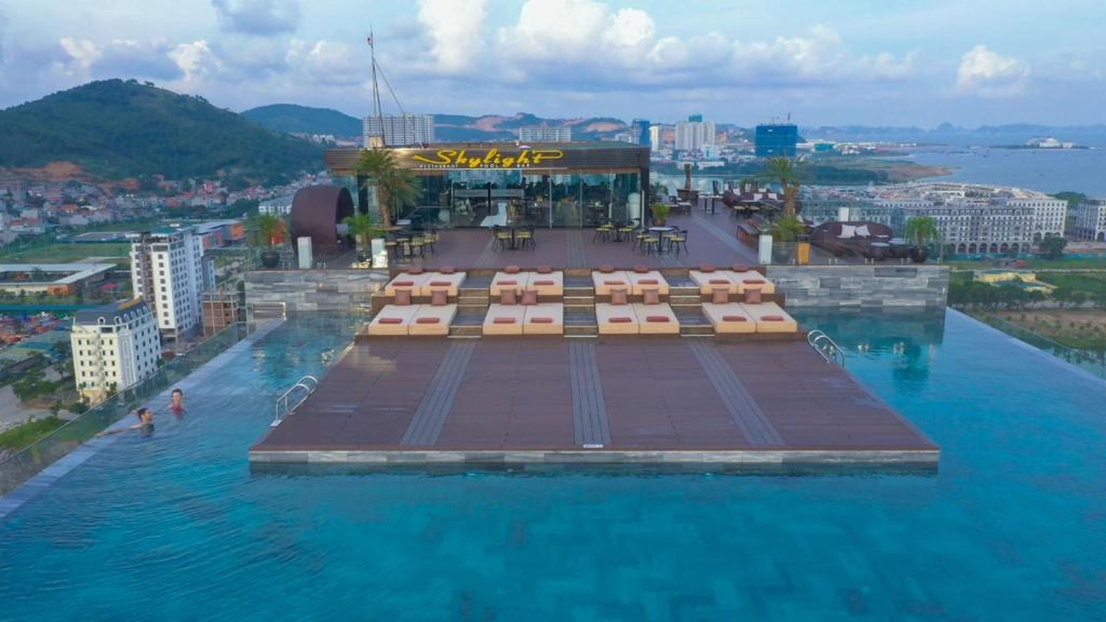 Central Luxury Hạ Long Hotel - Hình 9