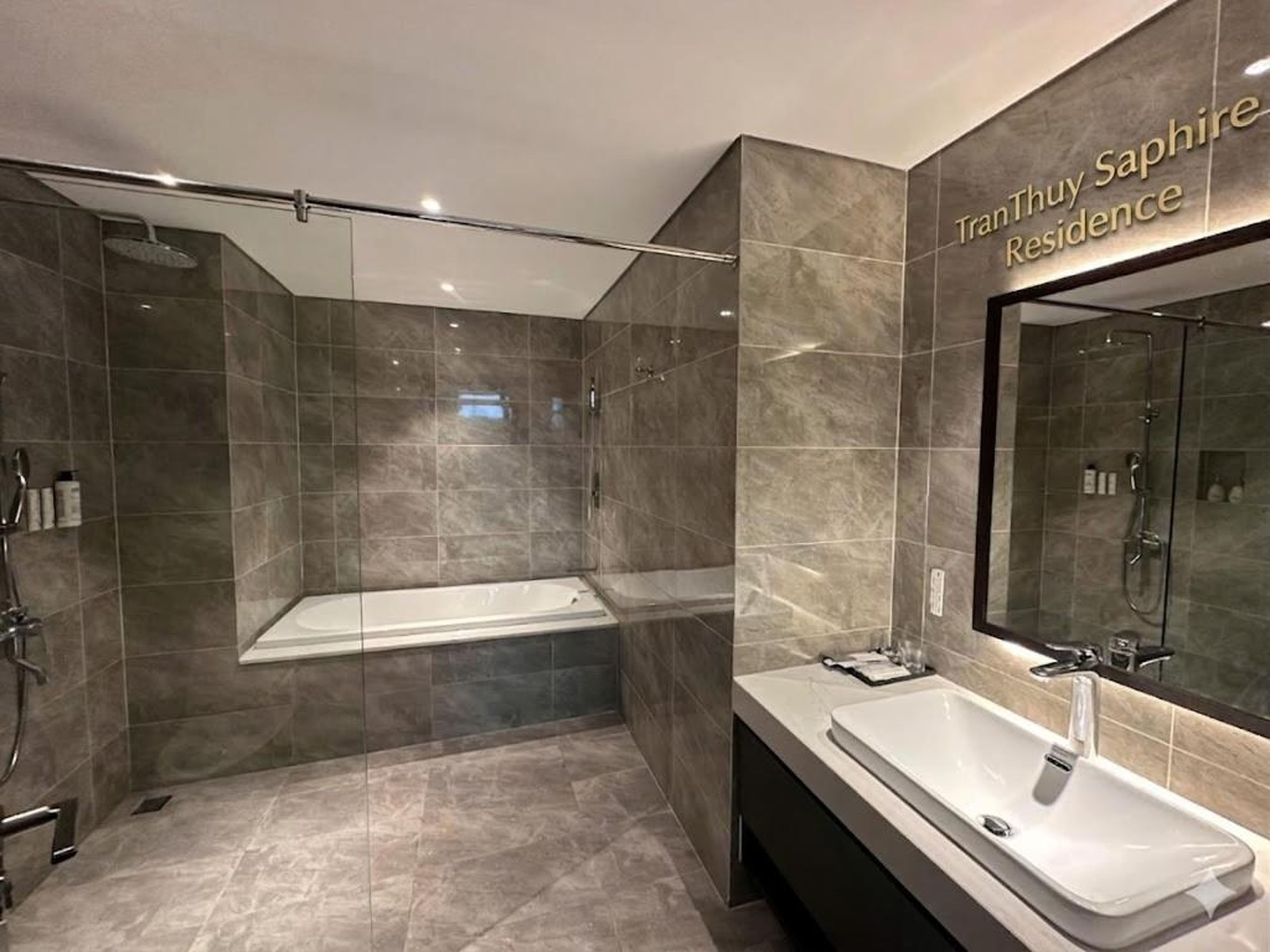 The Saphire Ha Long - TranThuy Sea View Apartment - Hình 10