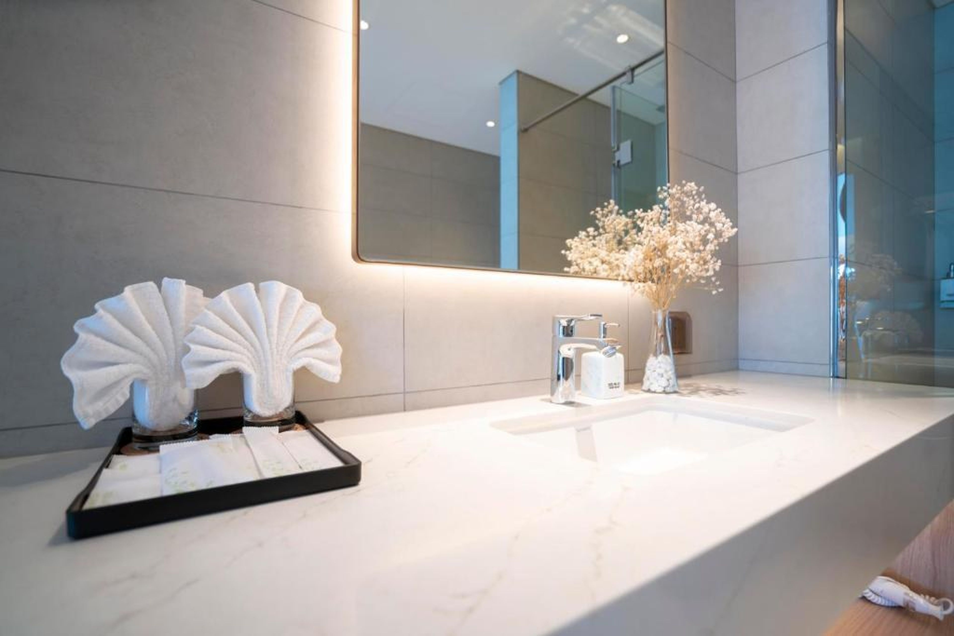Căn hộ cao cấp tại ALaCarte Ha Long Bay Hotel Residence - Hình 47
