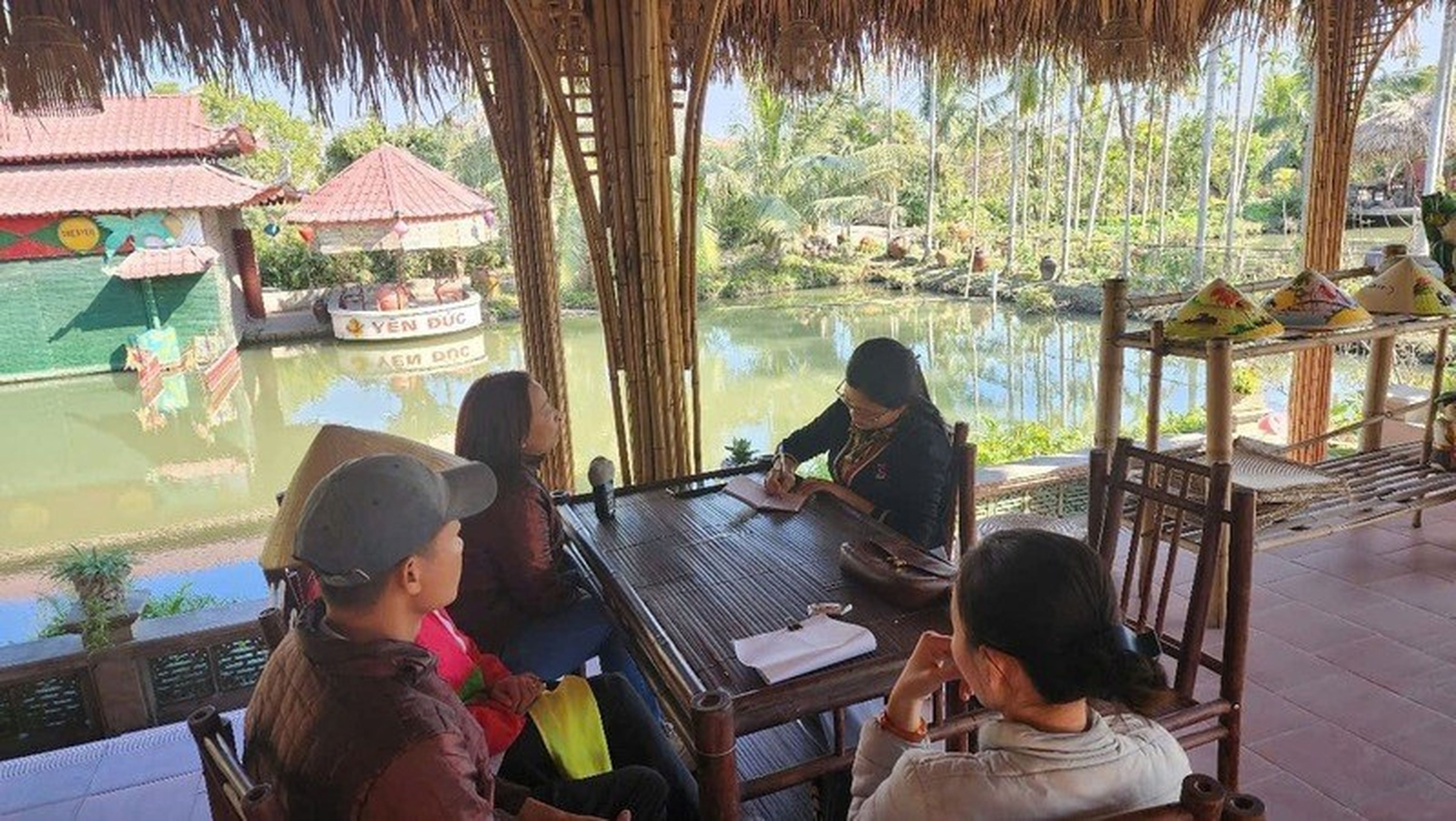 Ghé làng quê Yên Đức Quảng Ninh trải nghiệm cuộc sống thuần nông - Hình 2
