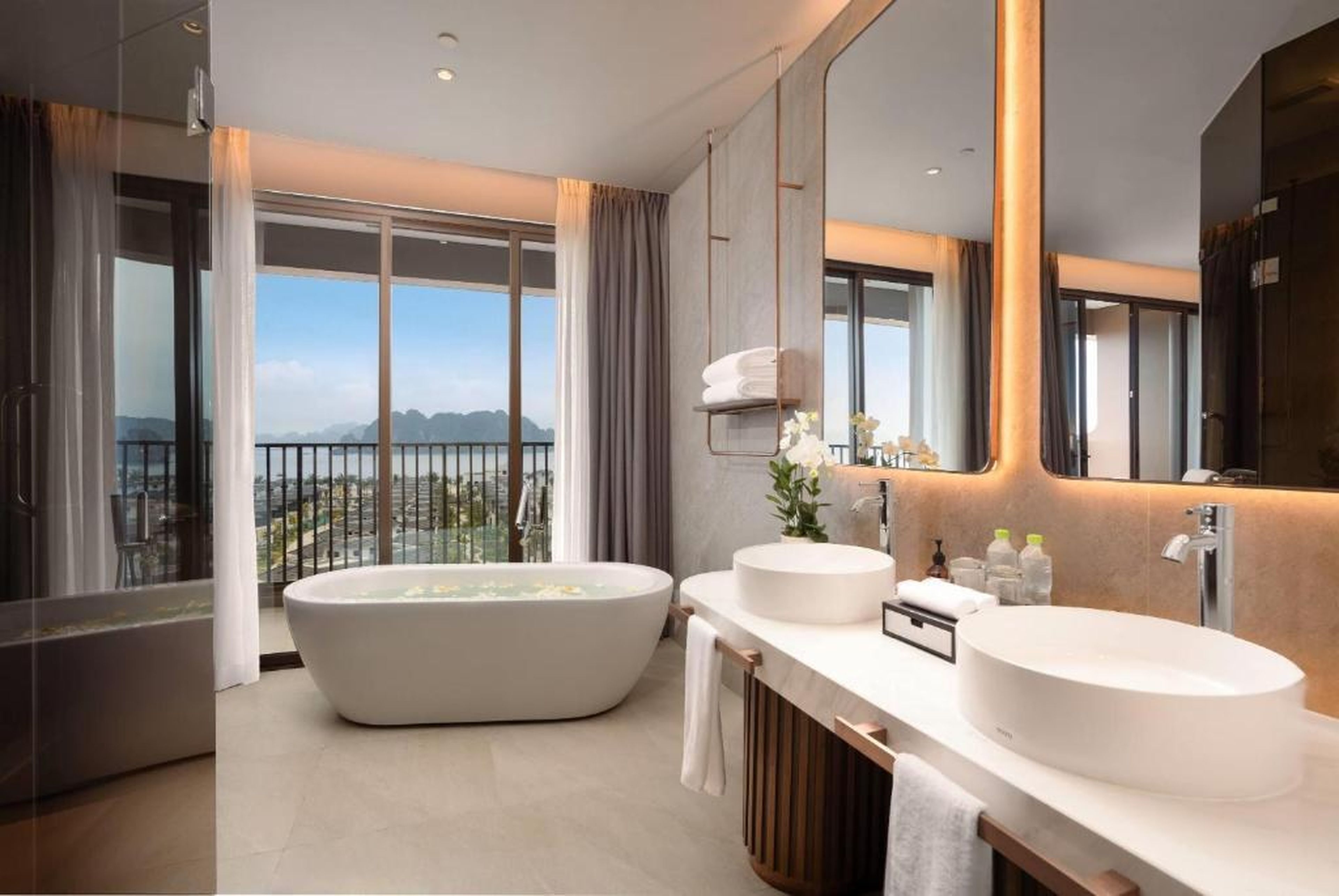 Wyndham Garden Sonasea Van Don - Hình 33
