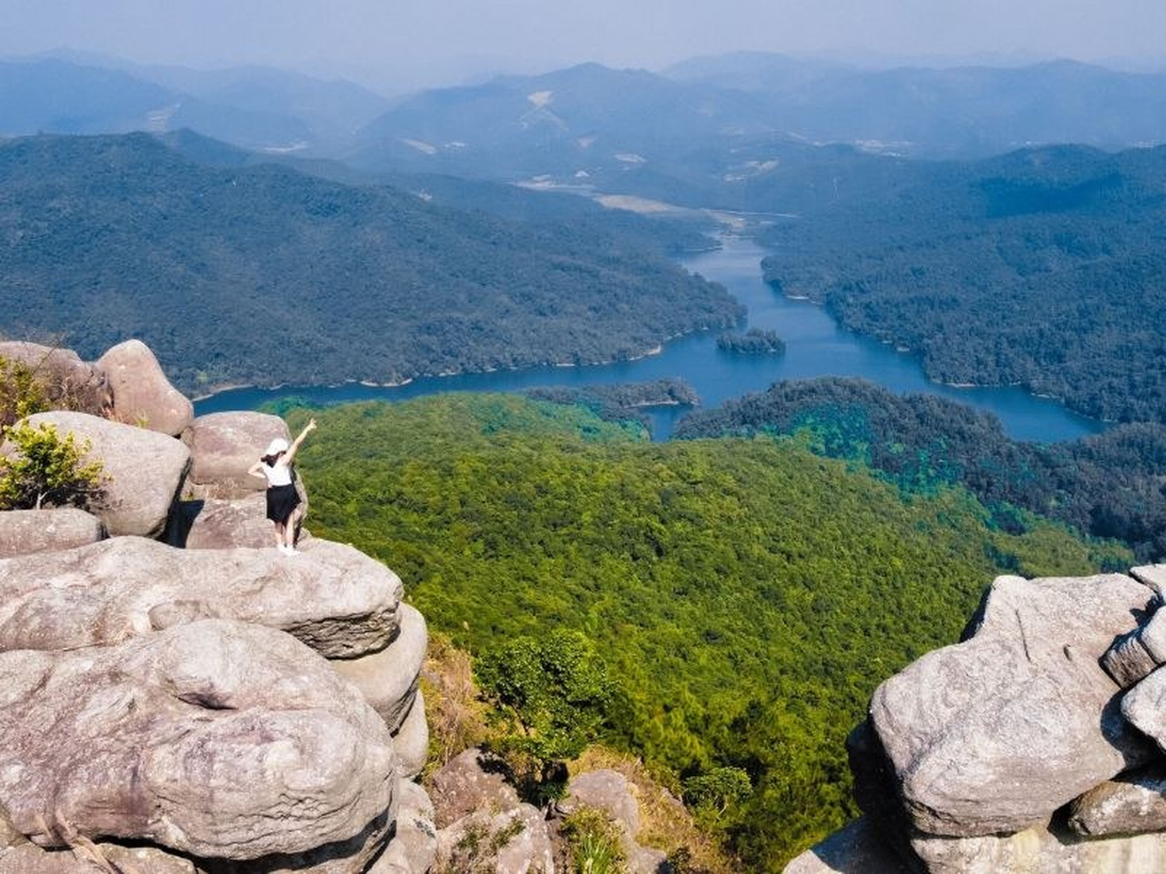 Núi Đá Chồng Quảng Ninh: Vẻ đẹp kỳ thú giữa đại ngàn - Hình 5