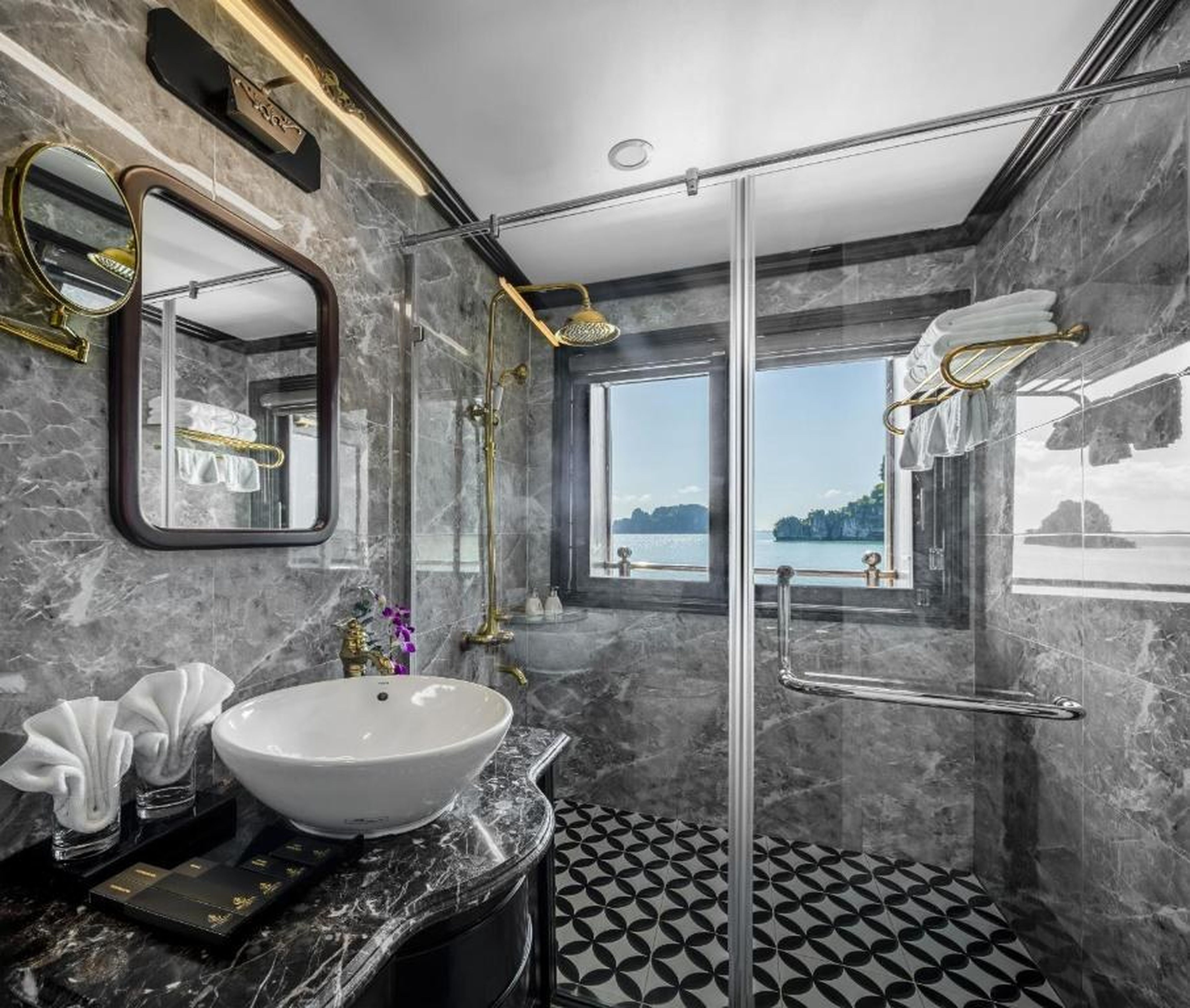 Athena Royal Cruise - Luxury in Halong Bay - Hình 3