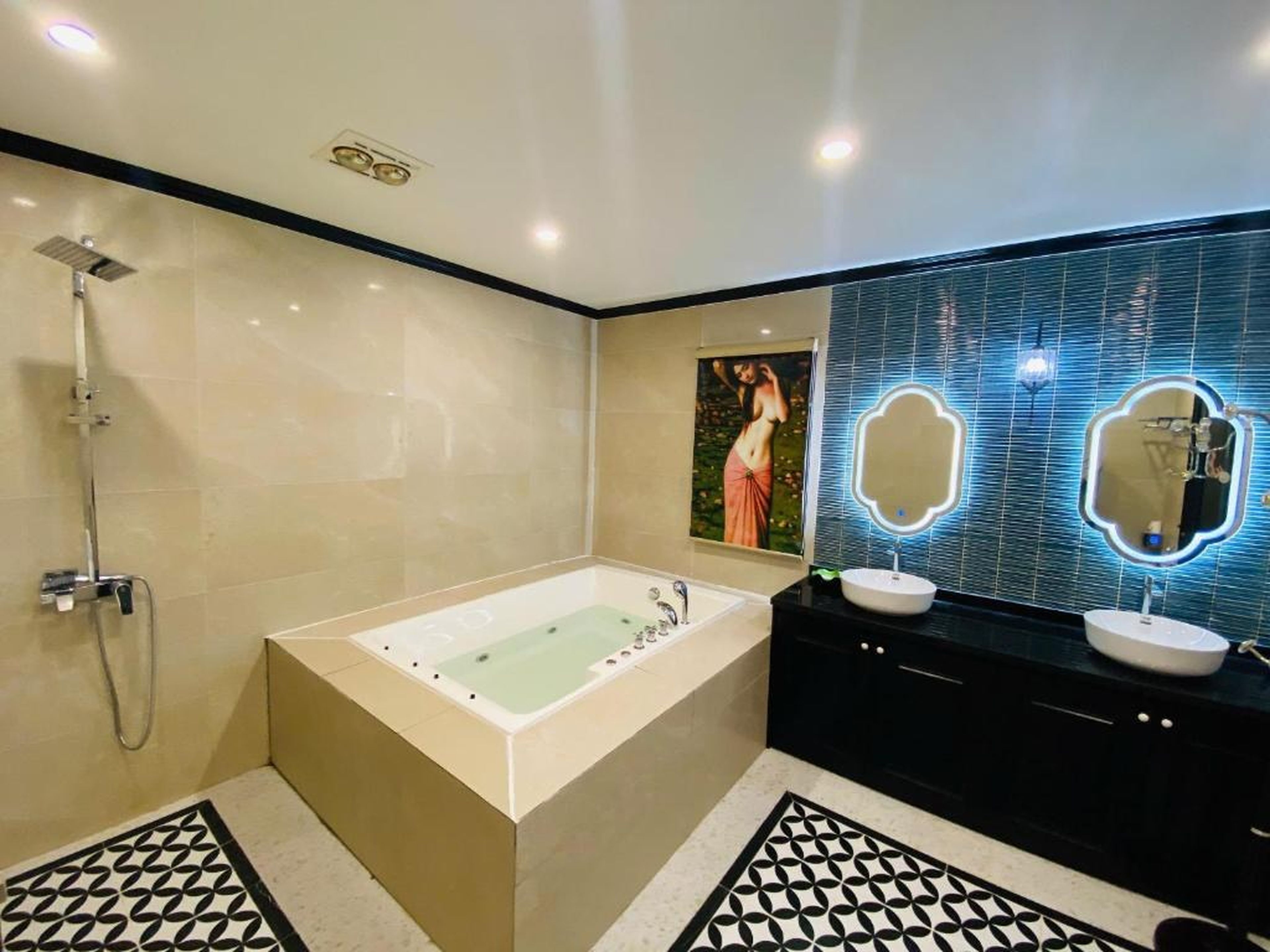 The Bamboo Palace Hotel & Residences - Hình 1