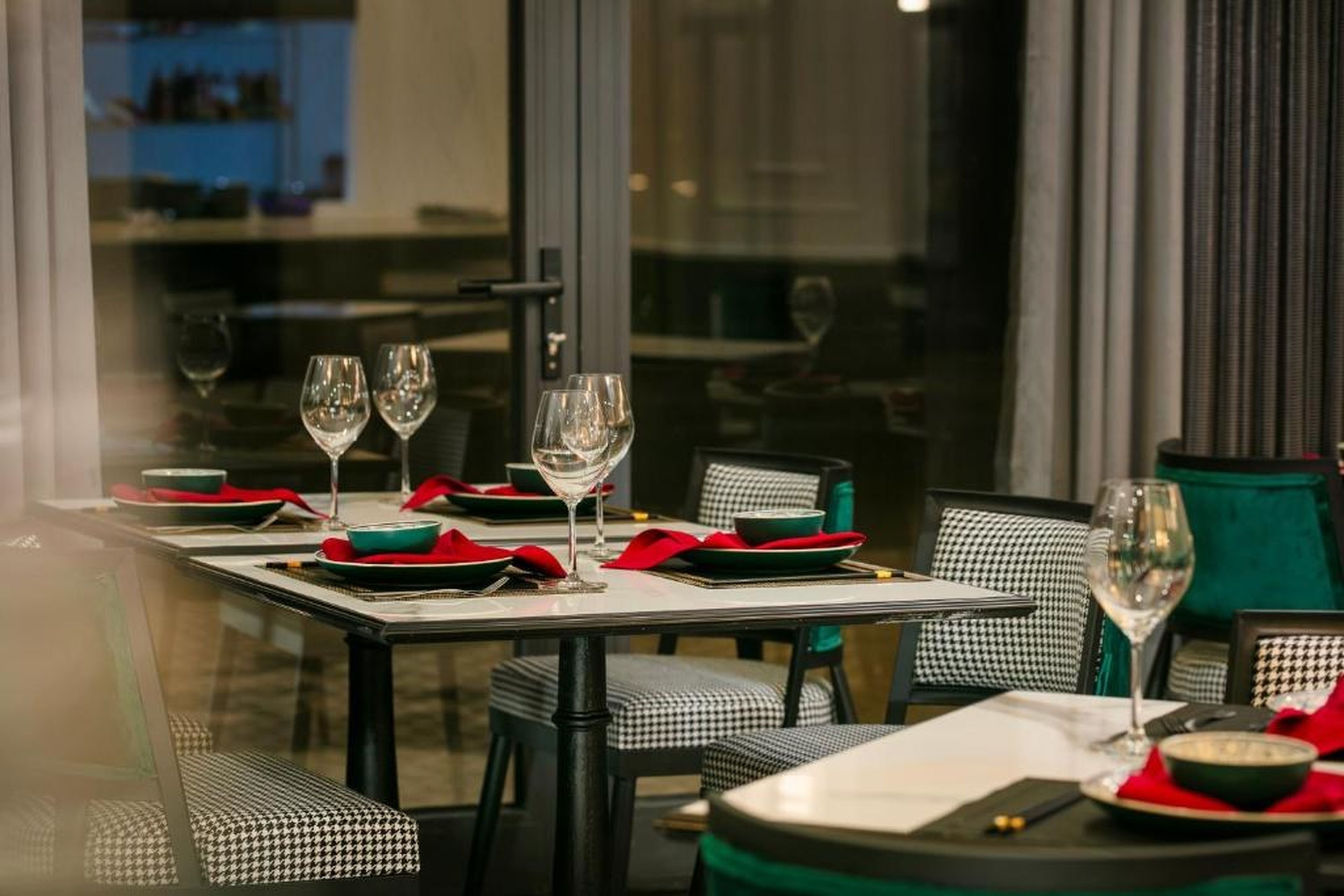 Elegant Boutique Hotel Ha Long - Hình 38