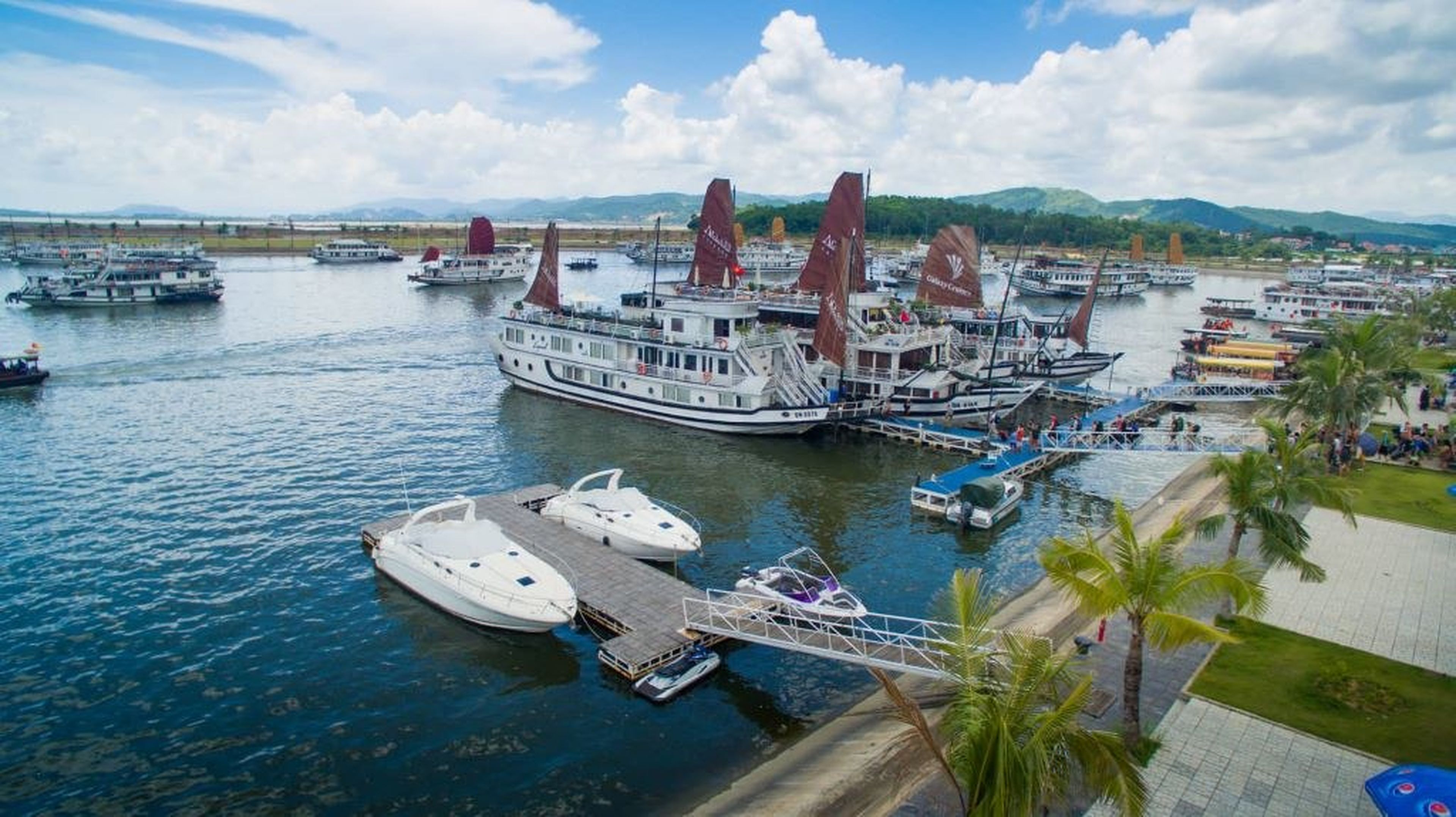 Triển ngay du lịch Vịnh Hạ Long trong ngày cực thú vị - Hình 1
