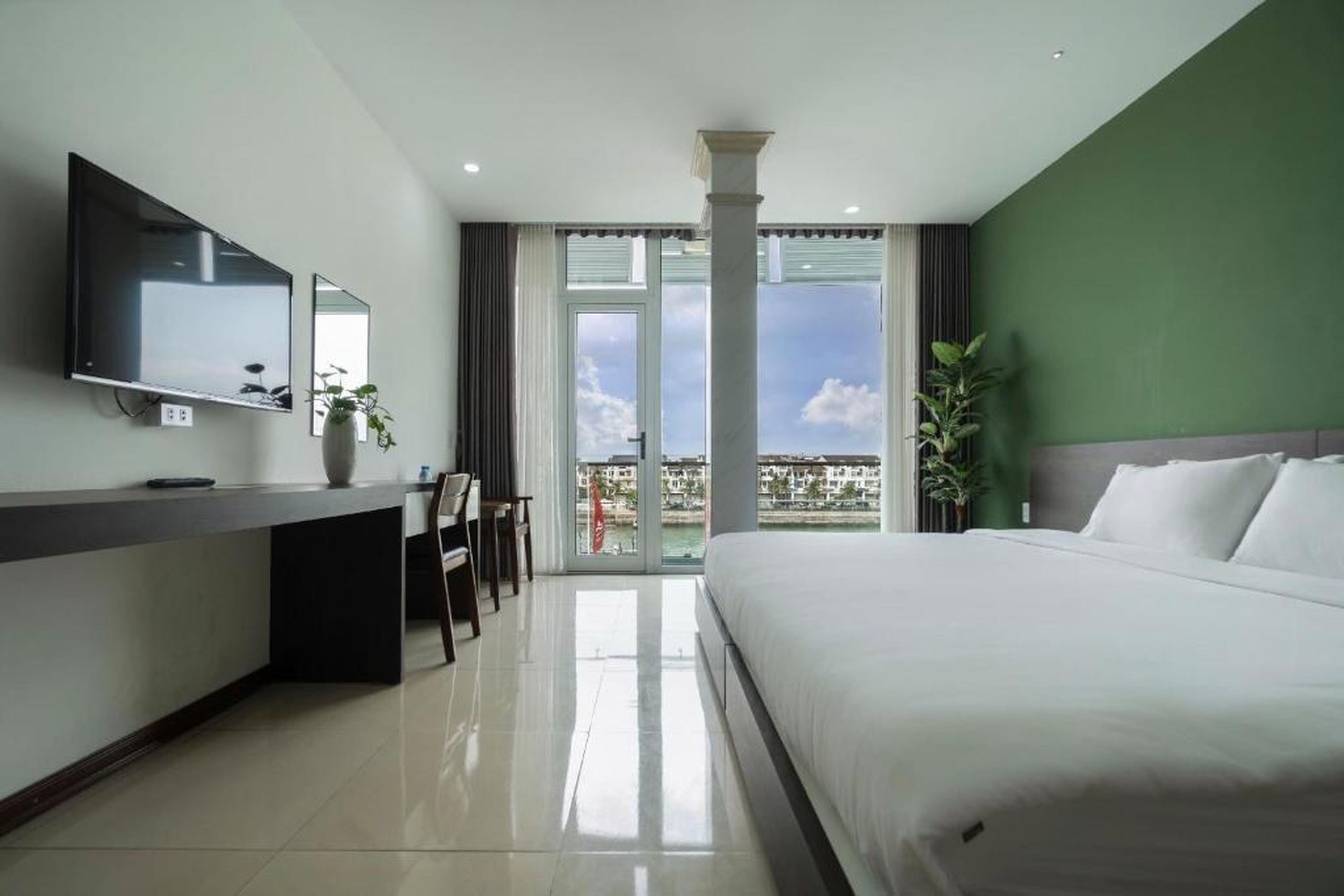 COCO Tuan Chau Hotel - Hình 38