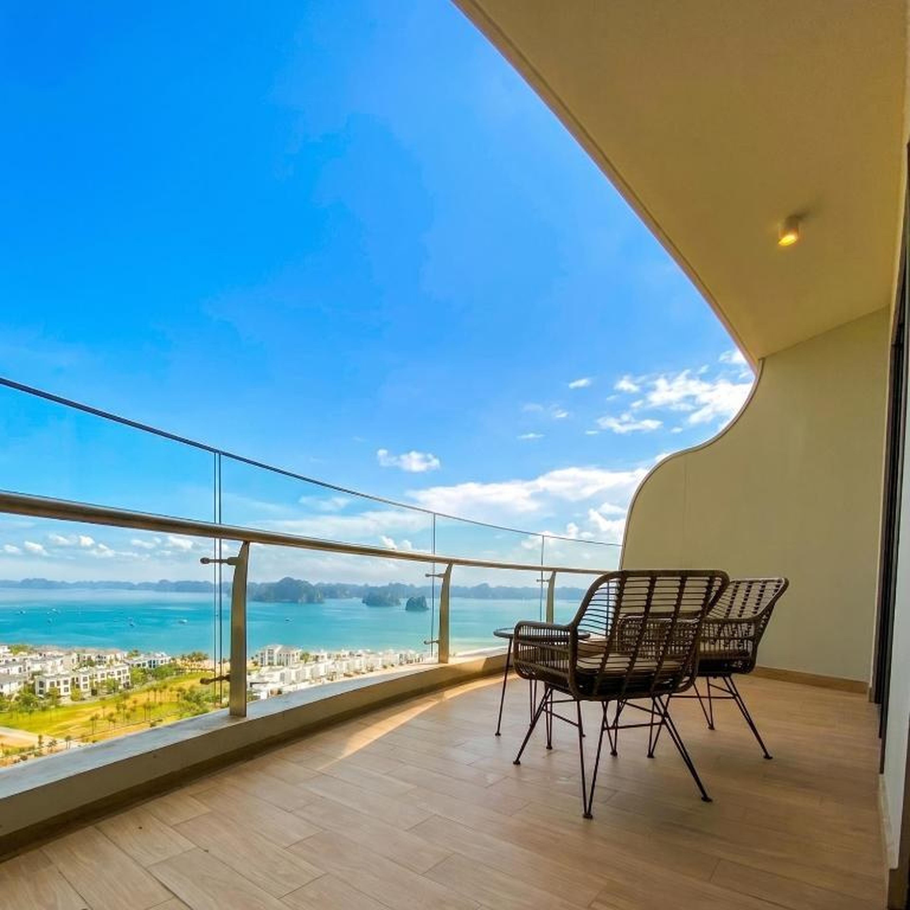 Residence By the Ha Long Beach Citadines Marina 1BR - Hình 3