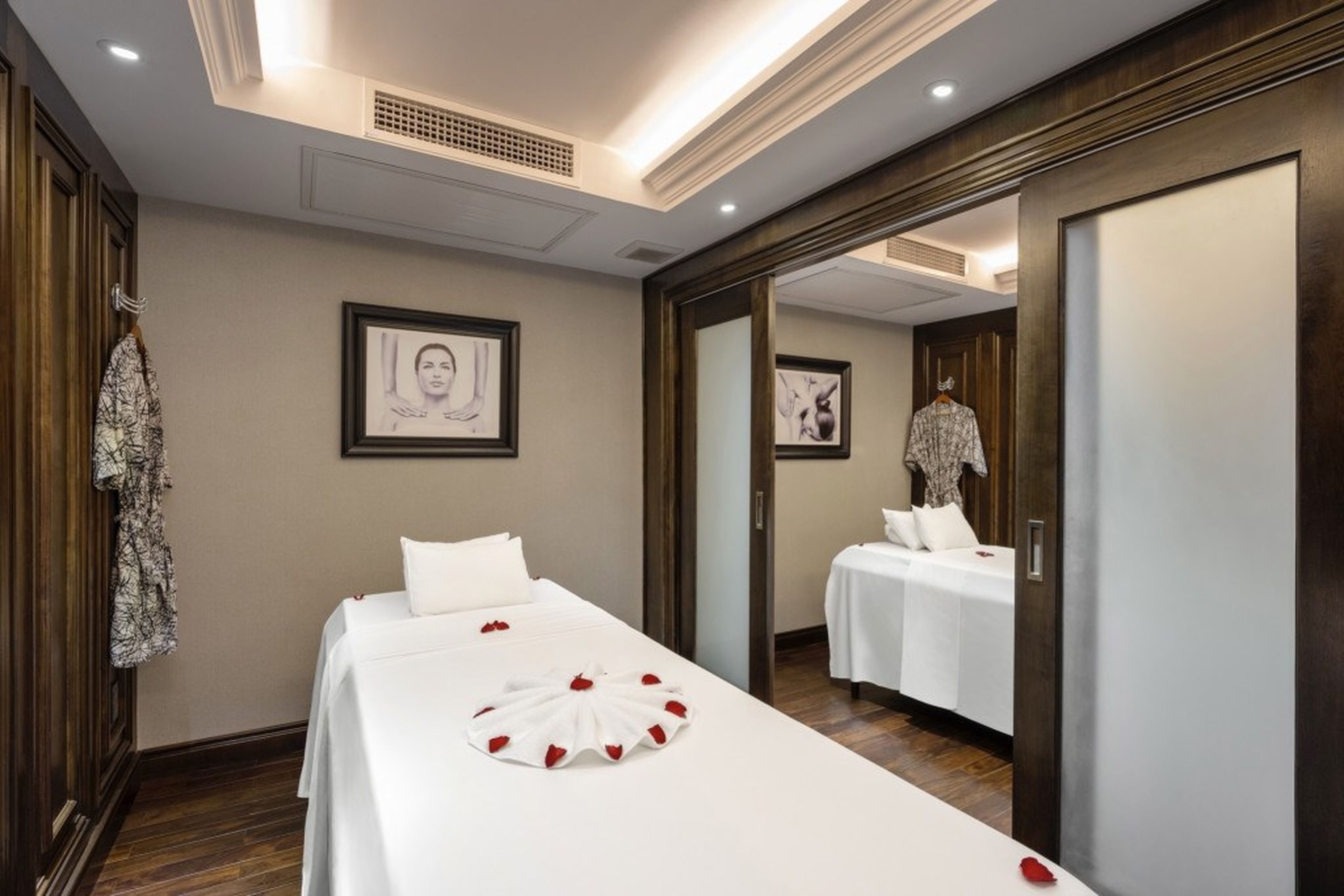 Top 5 combo du thuyền vịnh Hạ Long cao cấp có khuyến mãi cực tốt cho chuyến du lịch Thu – Đông - Hình 3