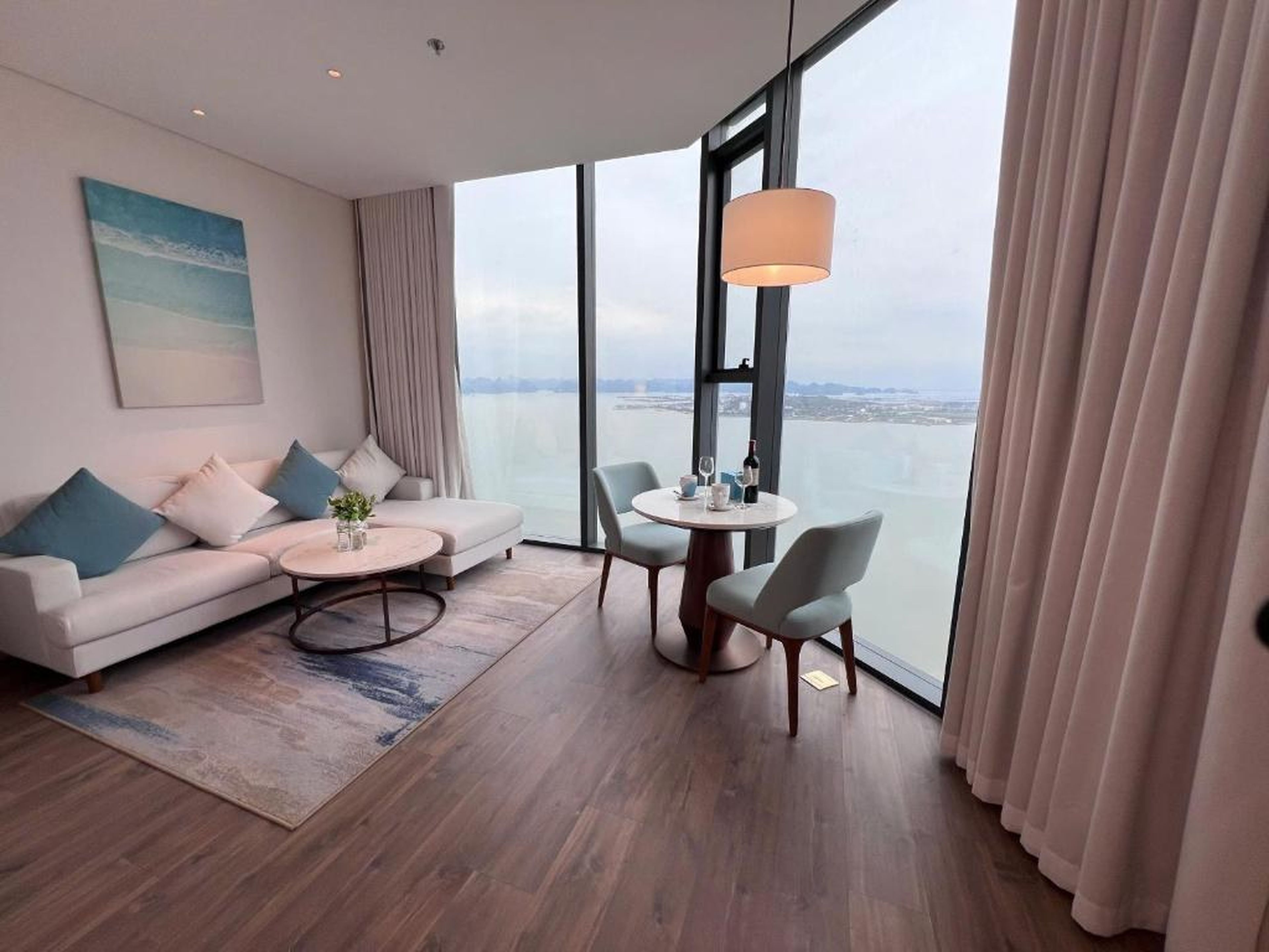 A La Carte Ha Long Apartments by Kevin & Anna - Hình 40