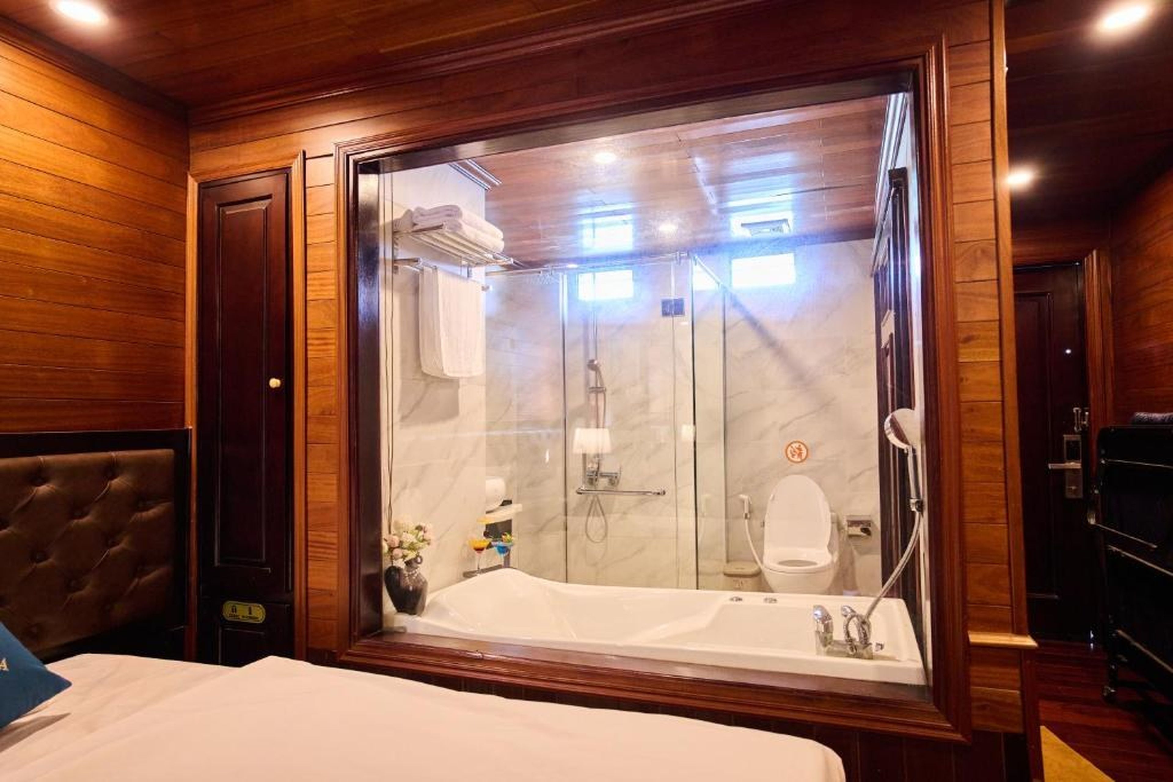 Aqua Elegance Cruise - Halong Bay by AHG - Hình 24