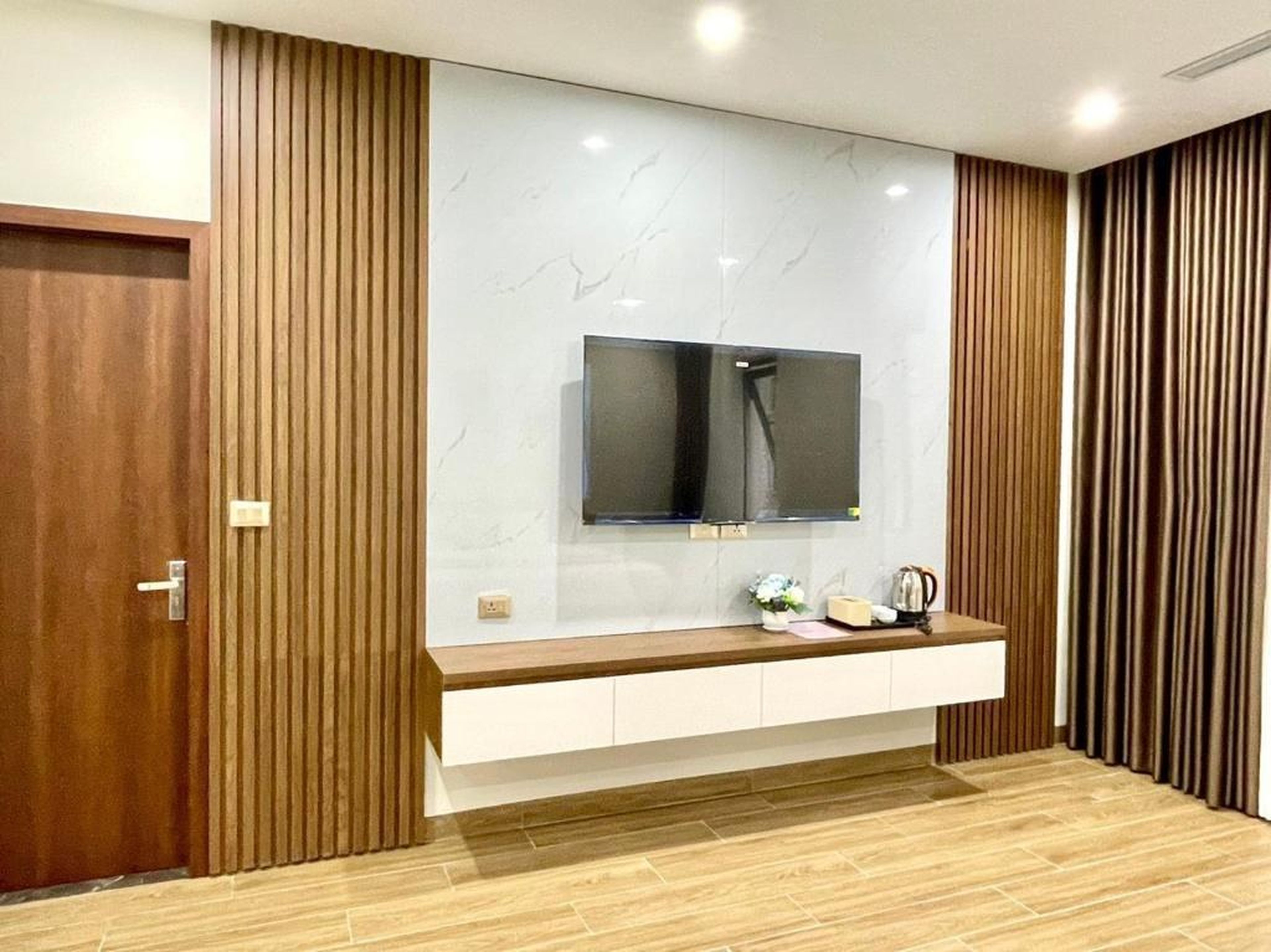 Lucasta Hotel Ha Long - Hình 45