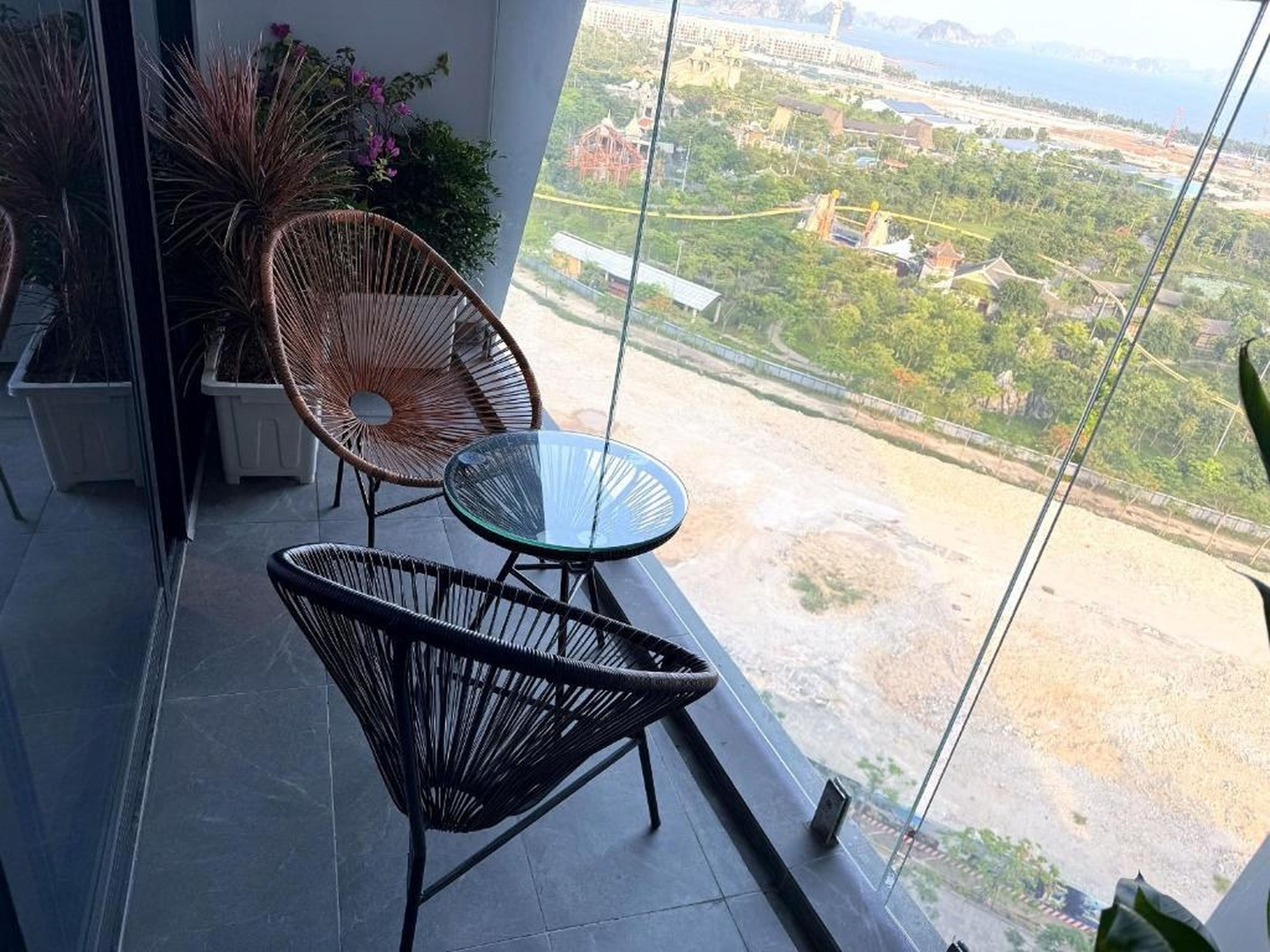 The Holiday Ha Long Deluxe Ocean View - Hình 21