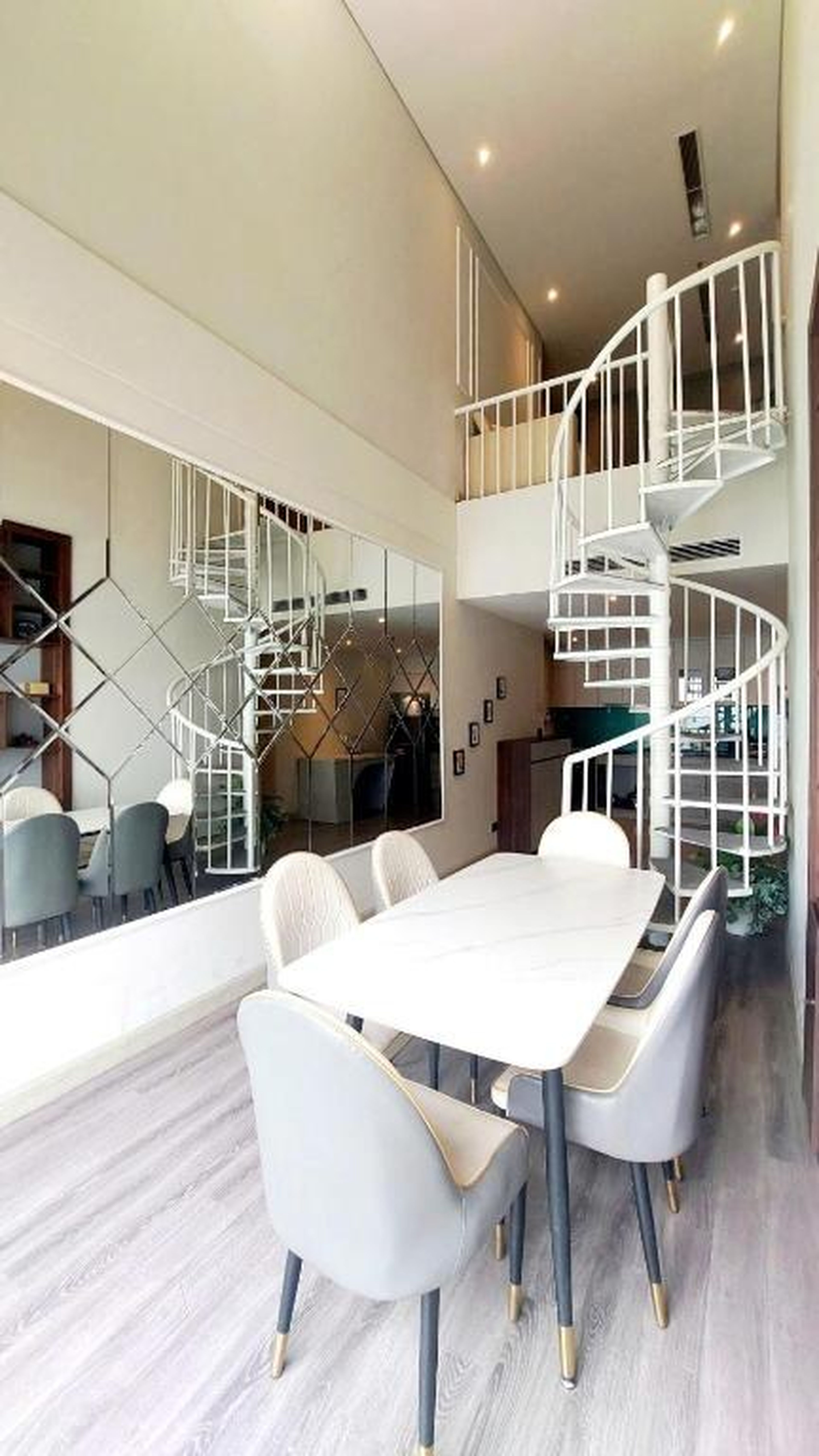 Sweet Home - Homestay apartment system at Citadines Marina Ha Long building - Hình 10
