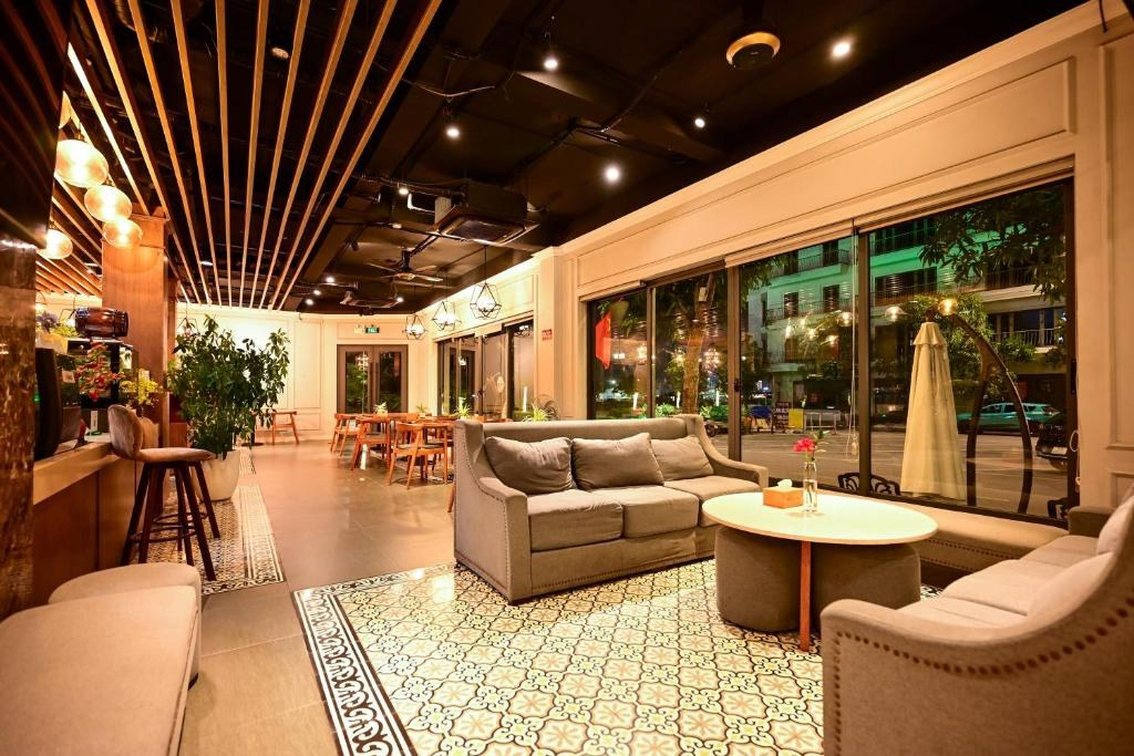 The Confetti Hotel Ha Long - Hình 42