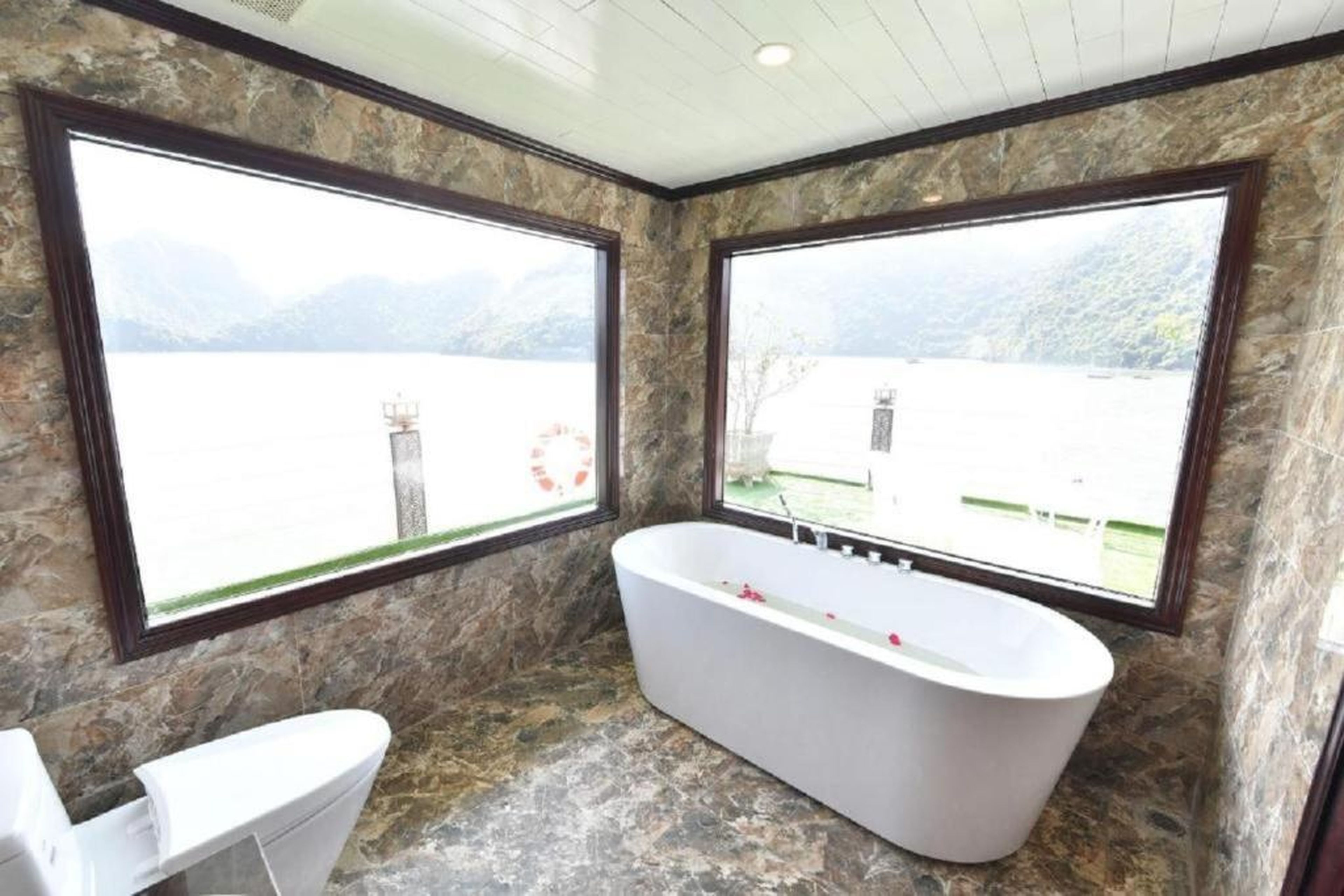 Halong Sapphire Cruises - Hình 5
