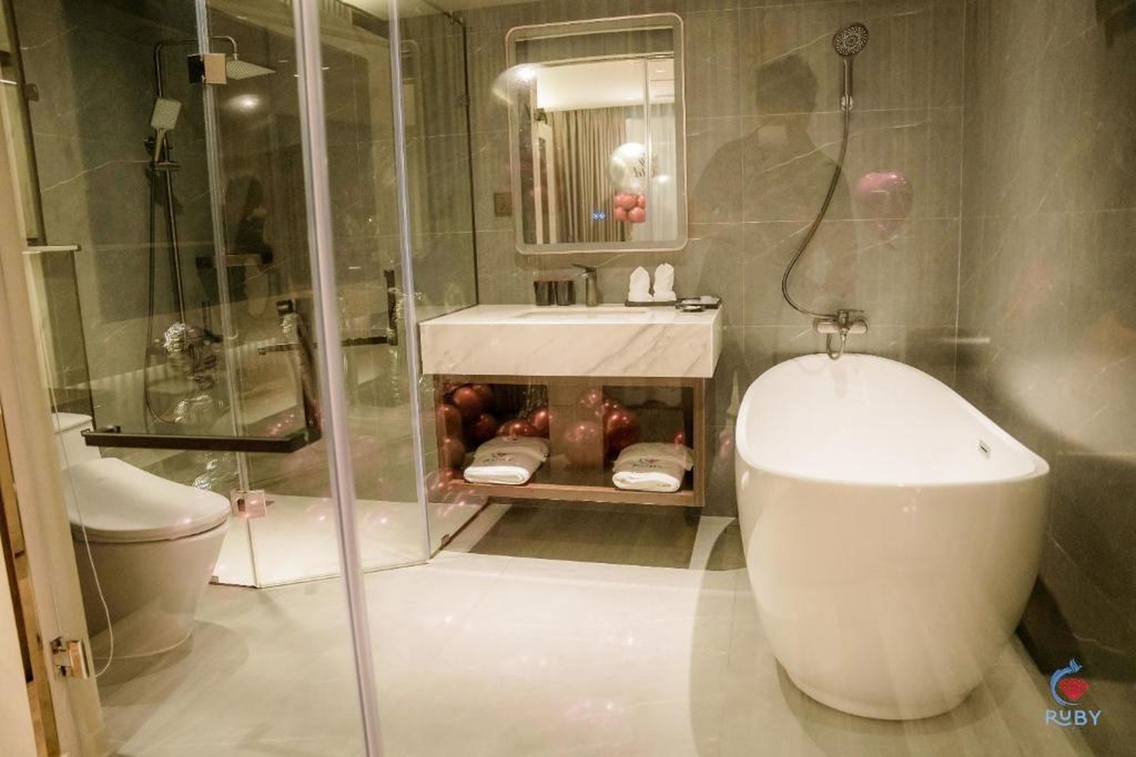 Ruby Hotel Van Don - Hình 19