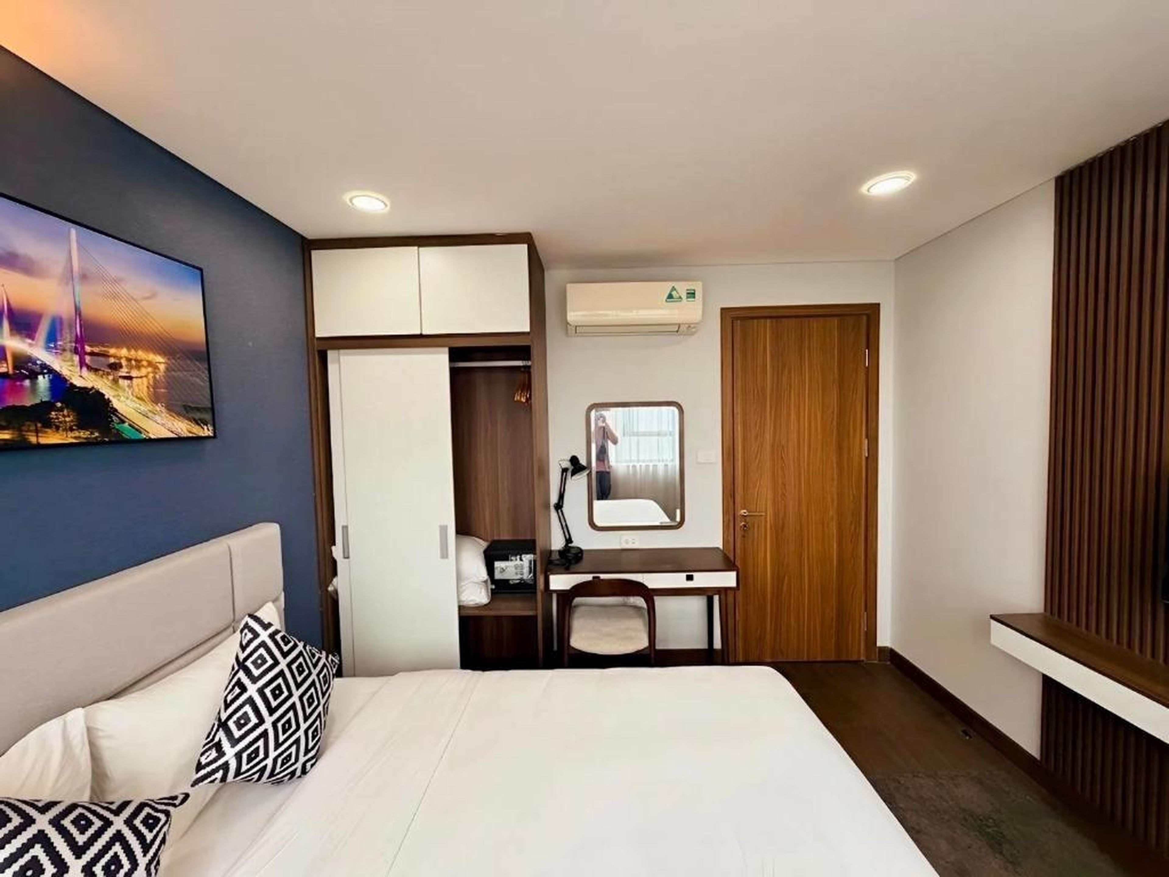 Spacious 2BR Apartment in Hon Gai Center, Ha Long - Hình 39