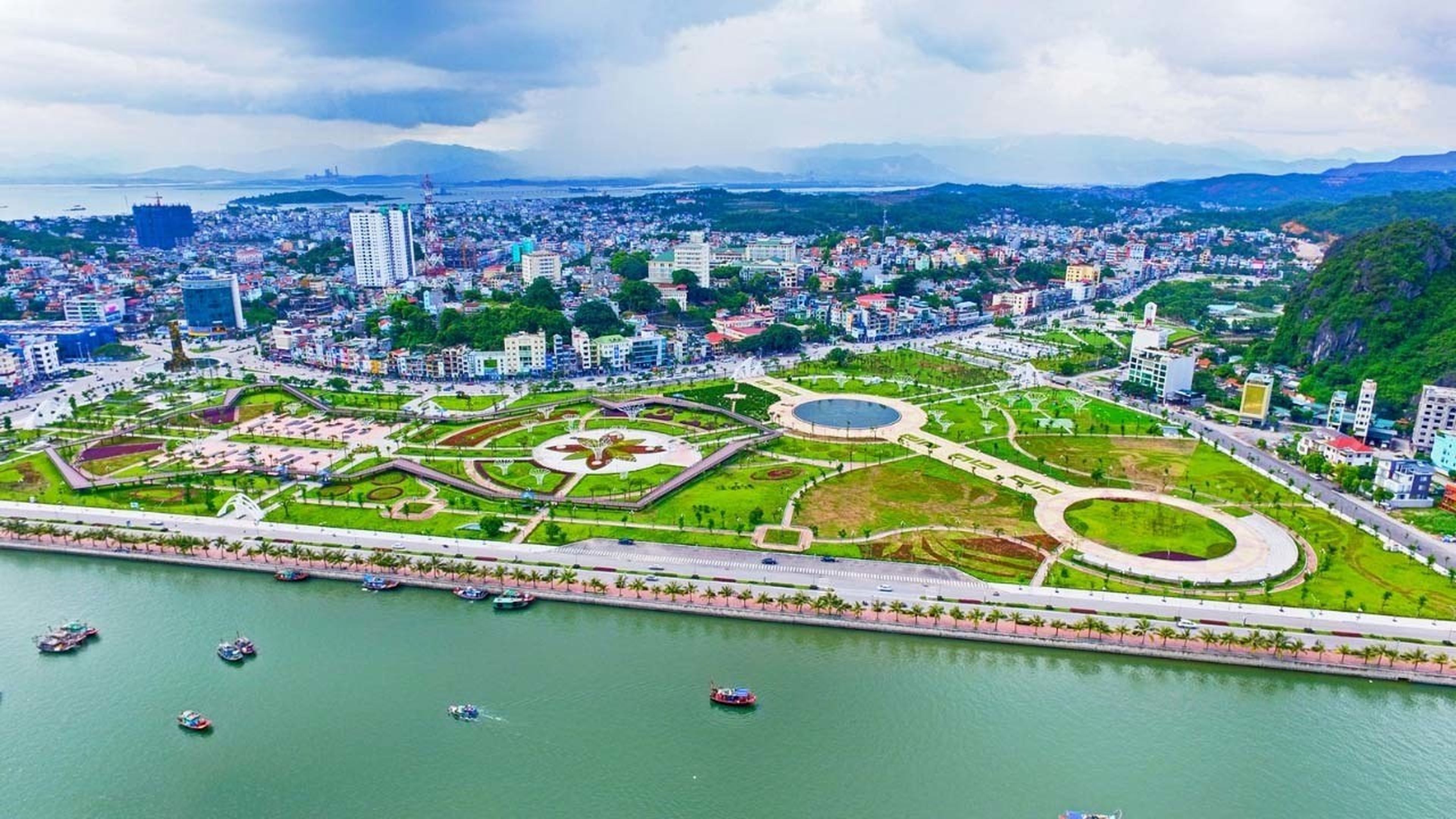 Ngỡ ngàng trước Công viên Hoa Hạ Long sở hữu kiến trúc siêu khủng - Hình 5